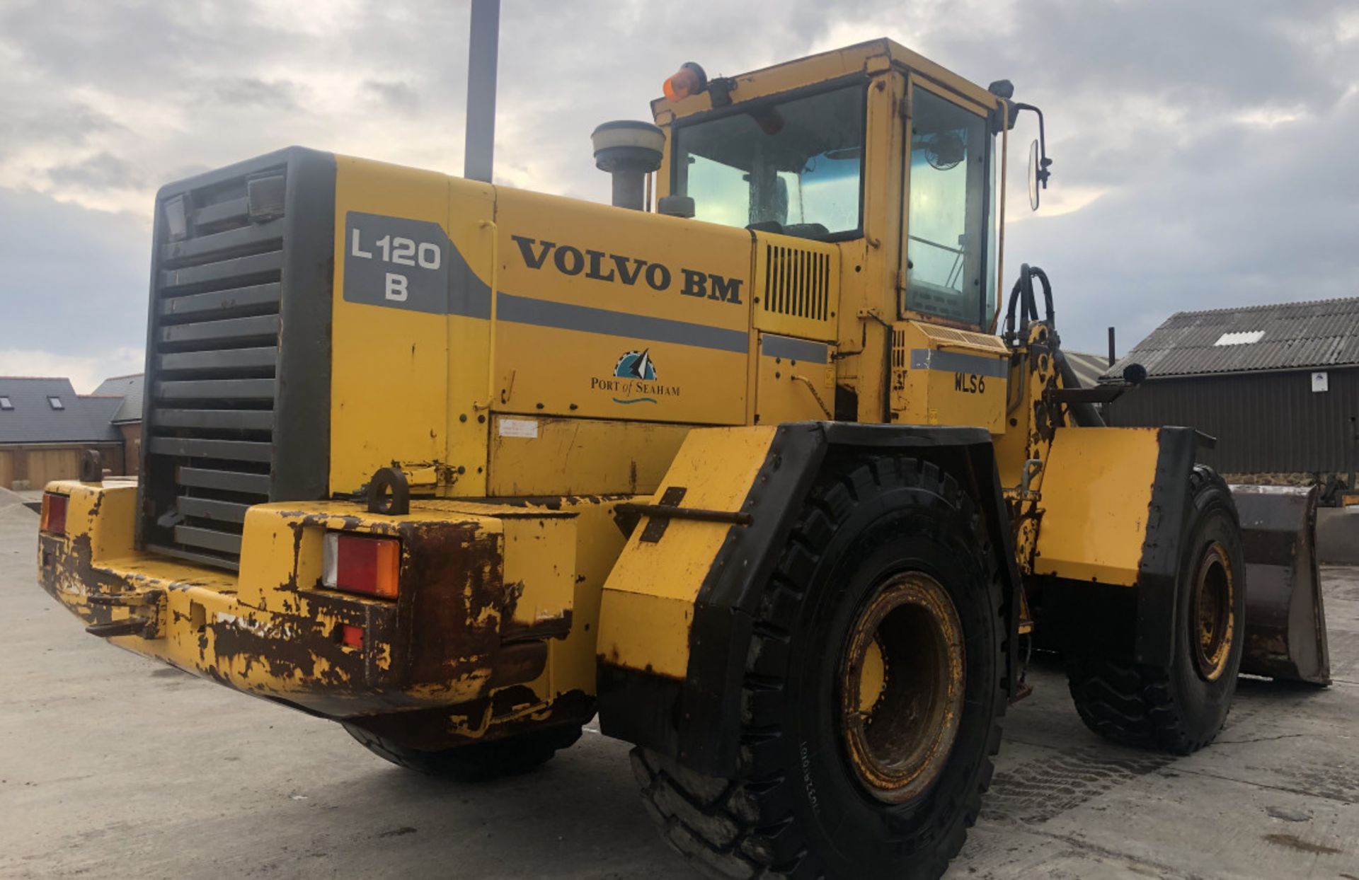 VOLVO L120B WHEELED LOADER - Image 5 of 10