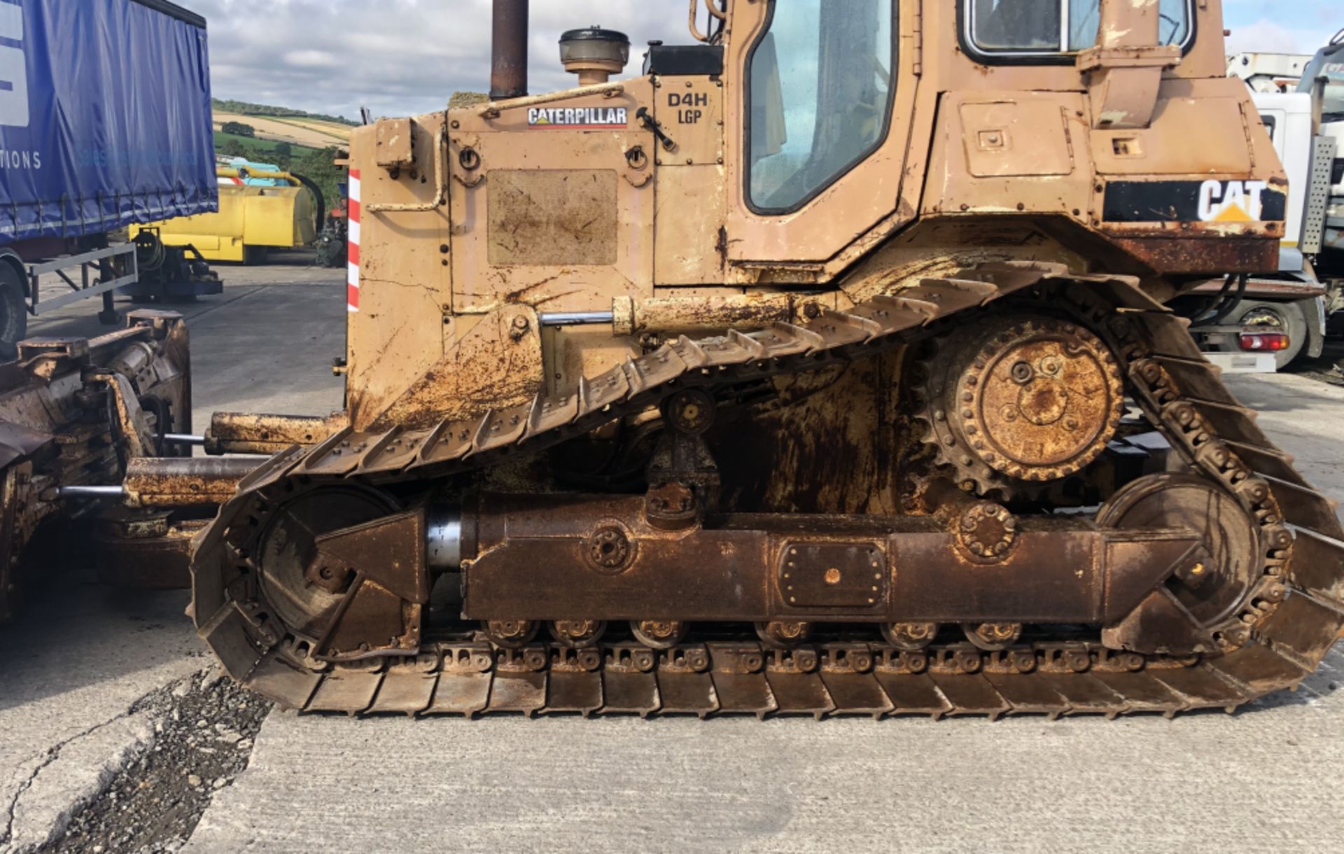 CATERPILLAR D4H LGP TRACKED DOZER | RECON ENGINE - Image 2 of 11