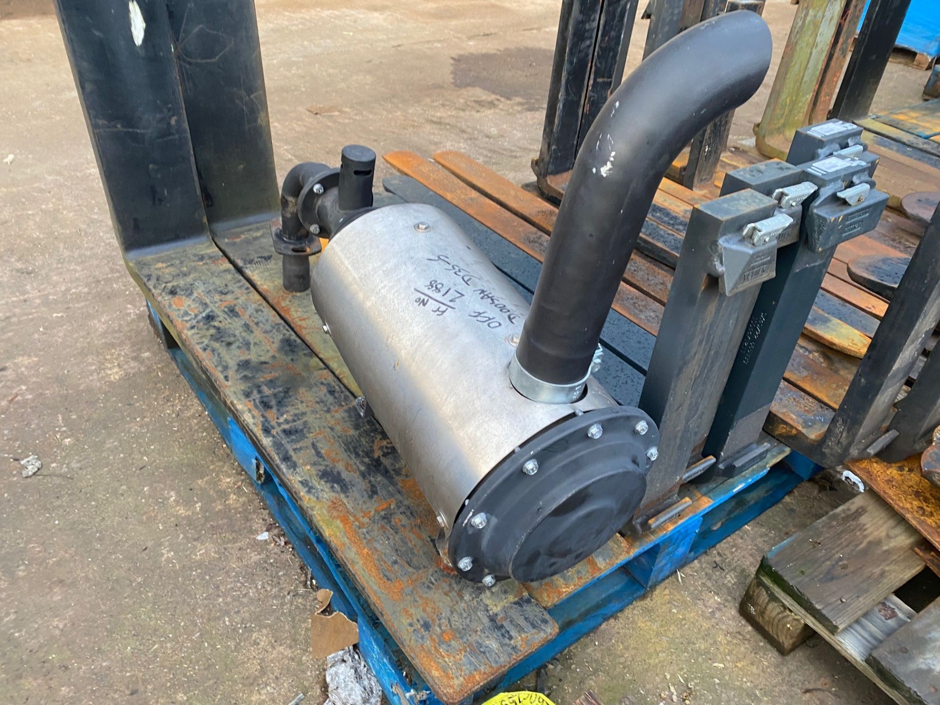 FORKLIFT DPF EXHAUST FILTER - Image 2 of 3