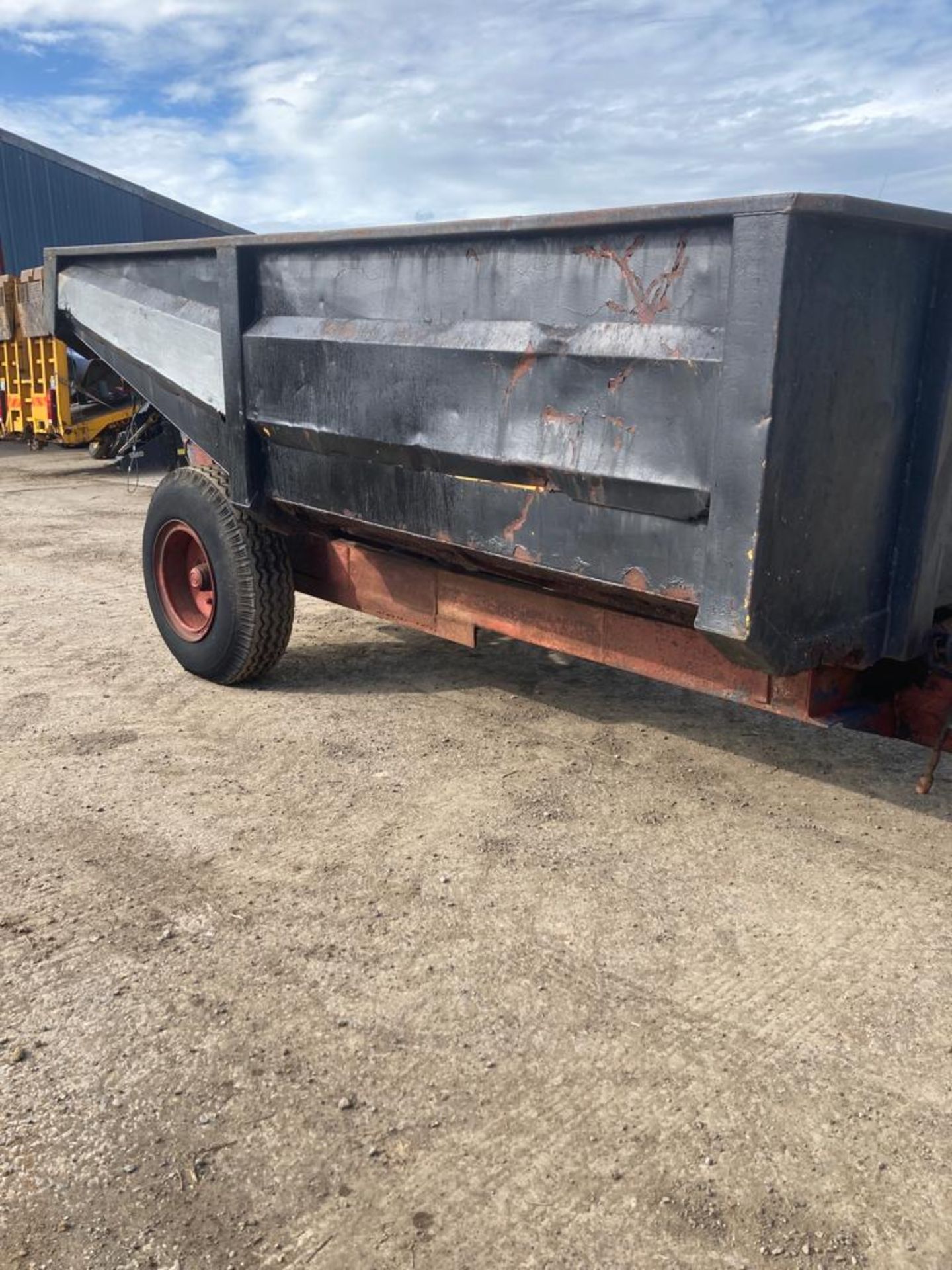 DUMP TRAILER - Image 2 of 8