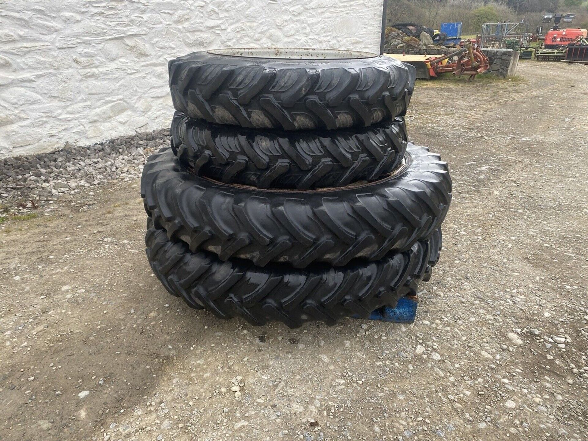 HIGH-QUALITY TIRES: FRONT 11.2R32, REAR 12.4R46 - Image 6 of 7