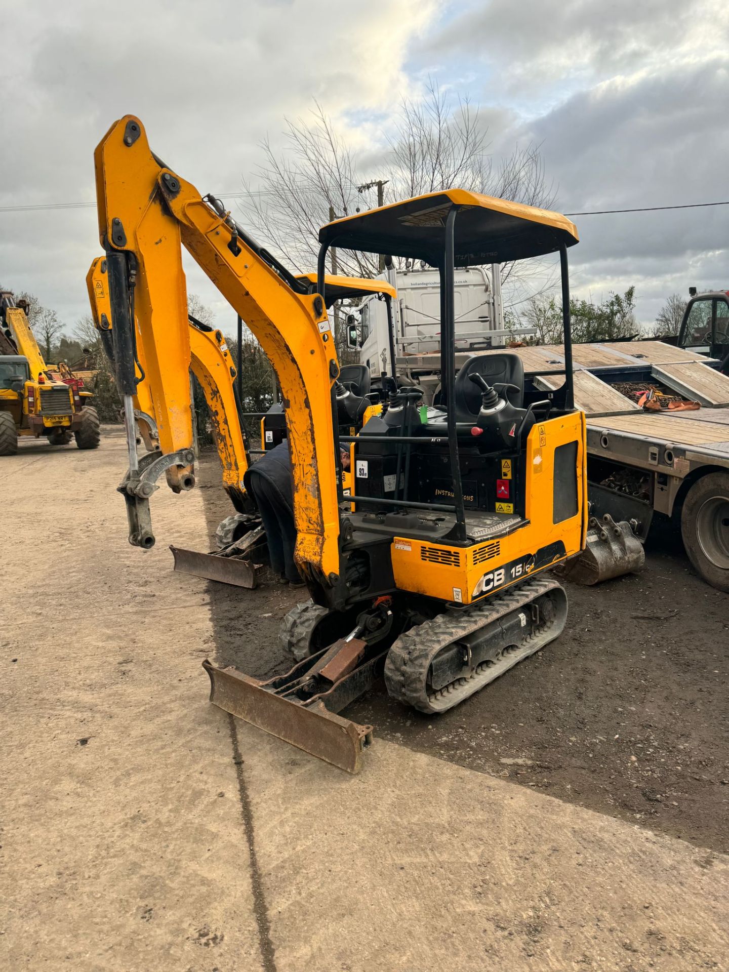 JCB 15C-1 MINI DIGGER. - Image 7 of 15