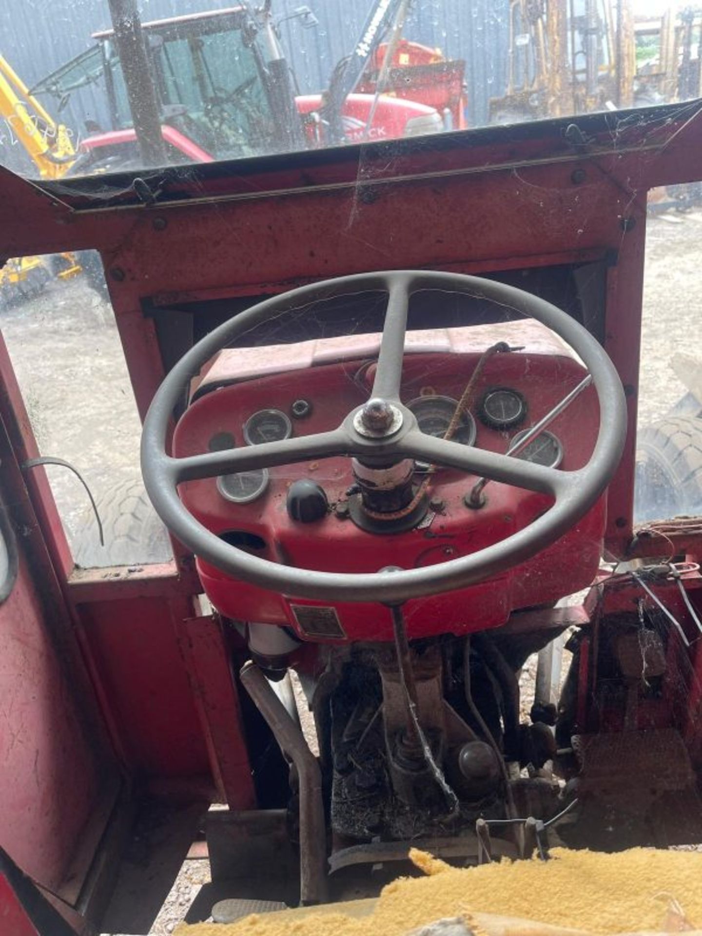 MASSEY FERGUSON 135 TRACTOR. - Image 6 of 7