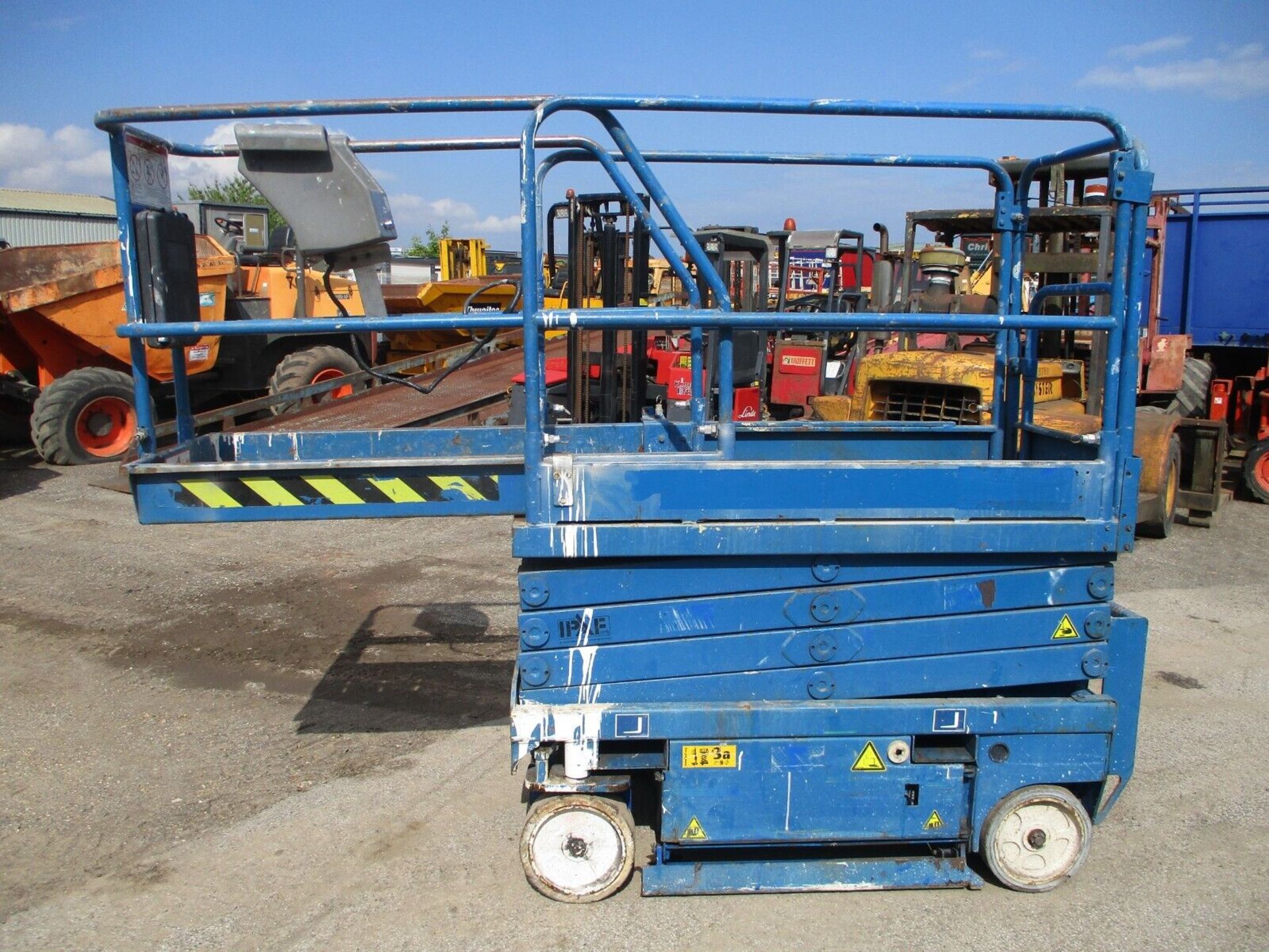 UPRIGHT MX19 SCISSOR LIFT ACCESS PLATFORM CHERRY PICKER GENIE 3219 SKYJACK - Image 4 of 12