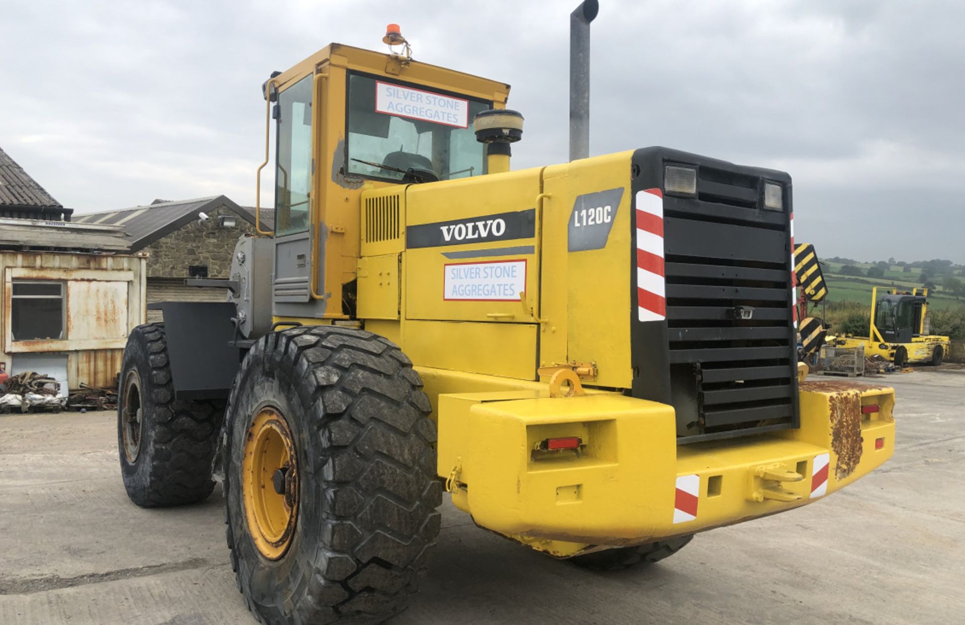 VOLVO L120 C WHEELED LOADER - Image 2 of 11