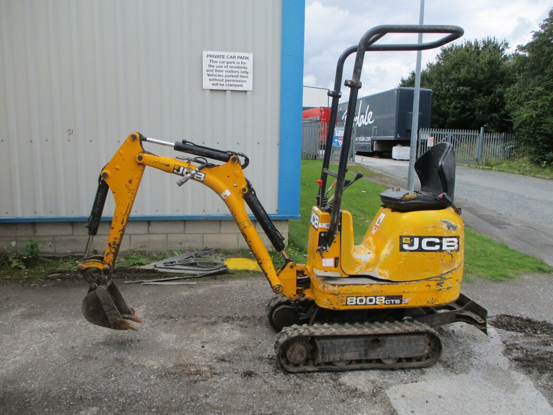 JCB 8008: THE MIGHTY MINI EXCAVATOR - Image 2 of 13