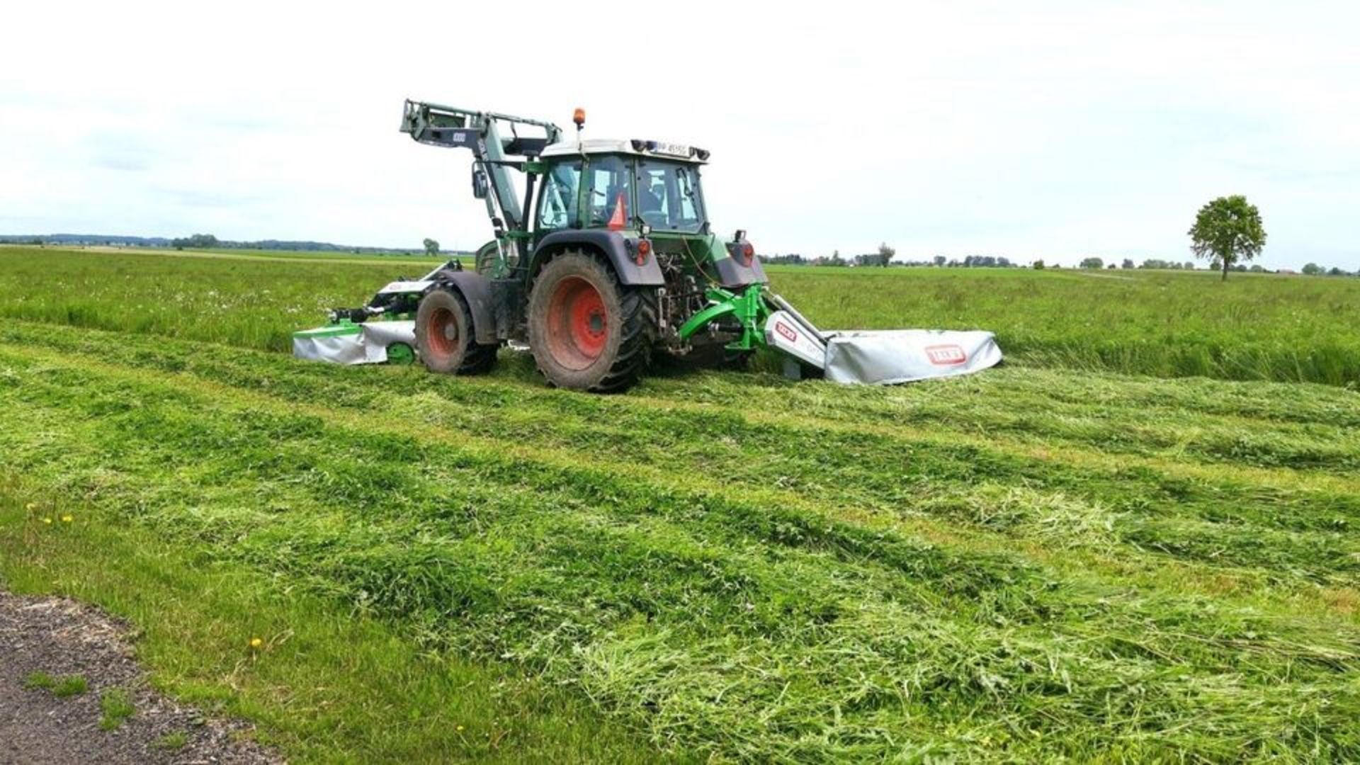 STOCKED AND LOADED: 10FT ( 3.2M ) REAR MOWERS READY FOR HEAVY-DUTY ACTION - Image 6 of 9