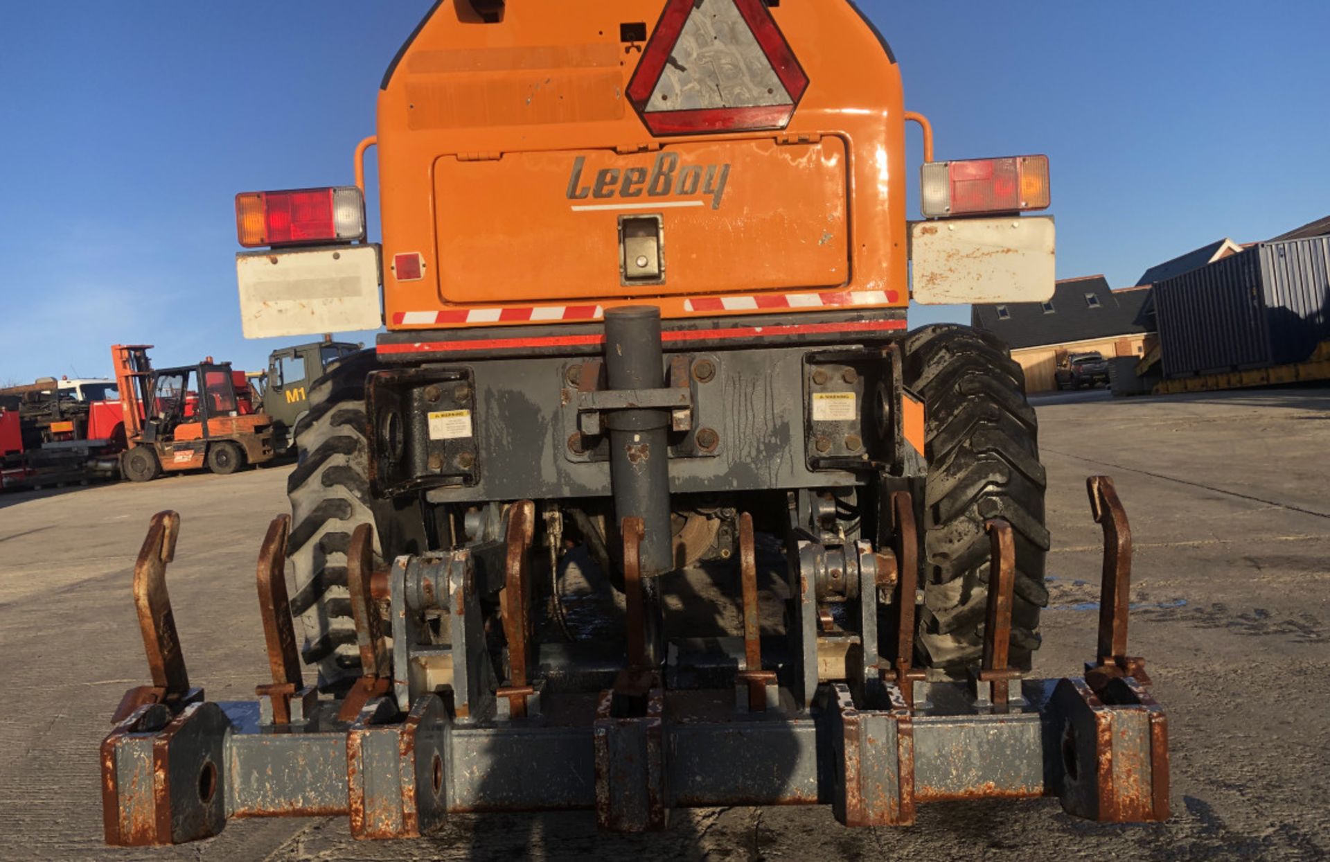 LEE BOY 985 MOTOR GRADER (SAME SIZE AS CAT 140 H) - Image 4 of 11