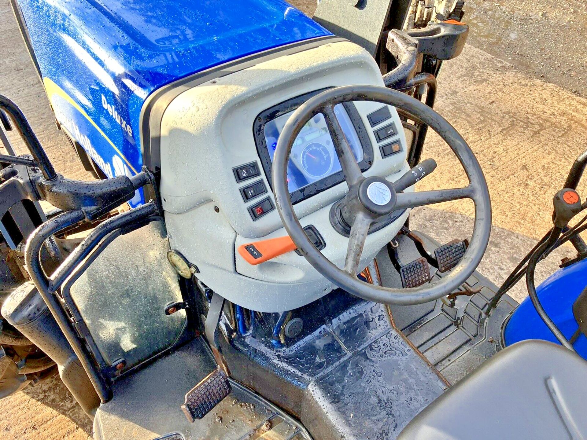 ONE-OWNER GEM: 2011 NEW HOLLAND T4040, 2800 HOURS - Image 8 of 10