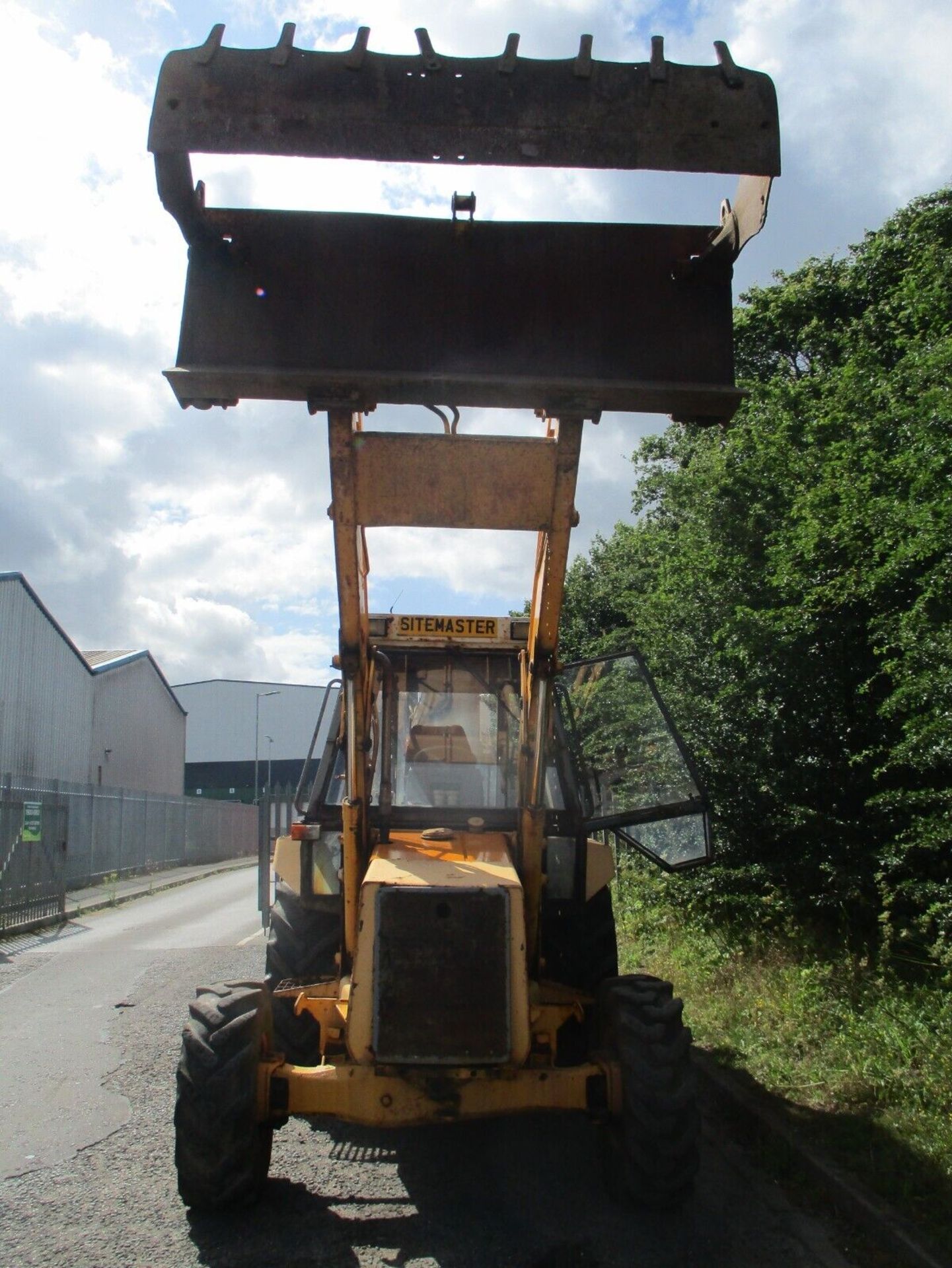 JCB 3CX: THE ULTIMATE 4X4 LOADER AND DIGGER - Image 12 of 15