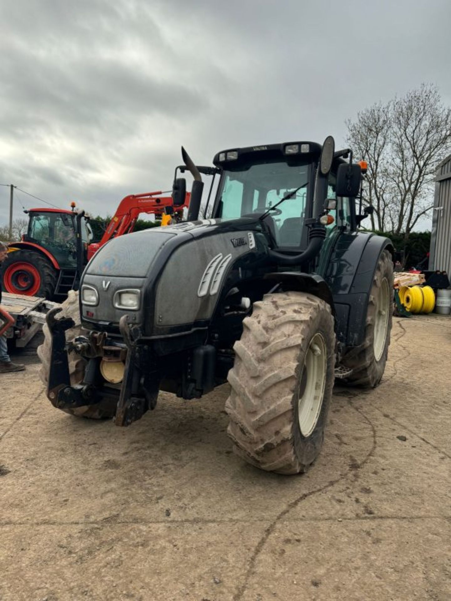 VALTRA T162 TRACTOR.