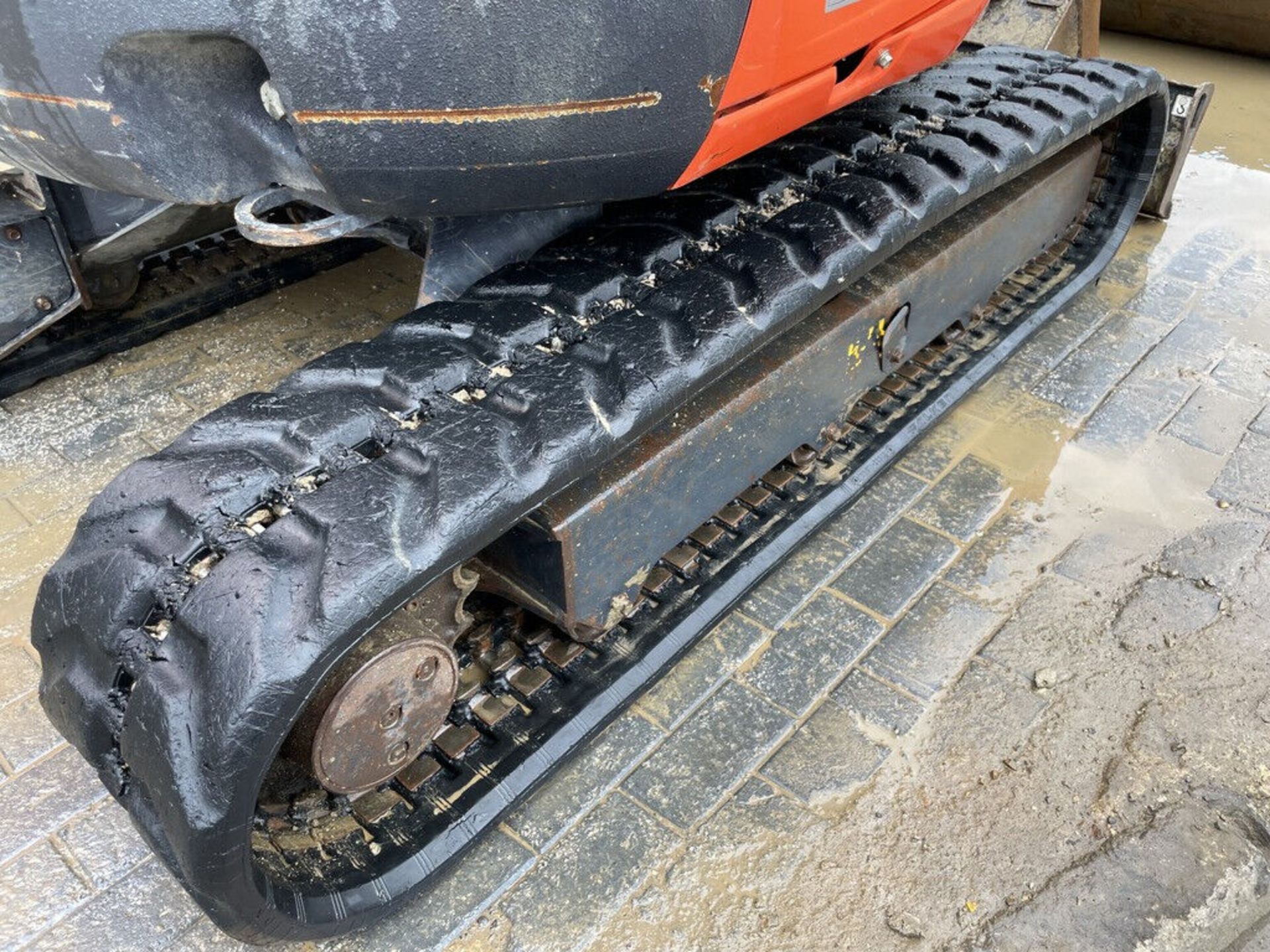 2017 KUBOTA U27-4: RED KEY PRECISION WITH 3290 HRS AND RECENT SERVICE - Image 4 of 8