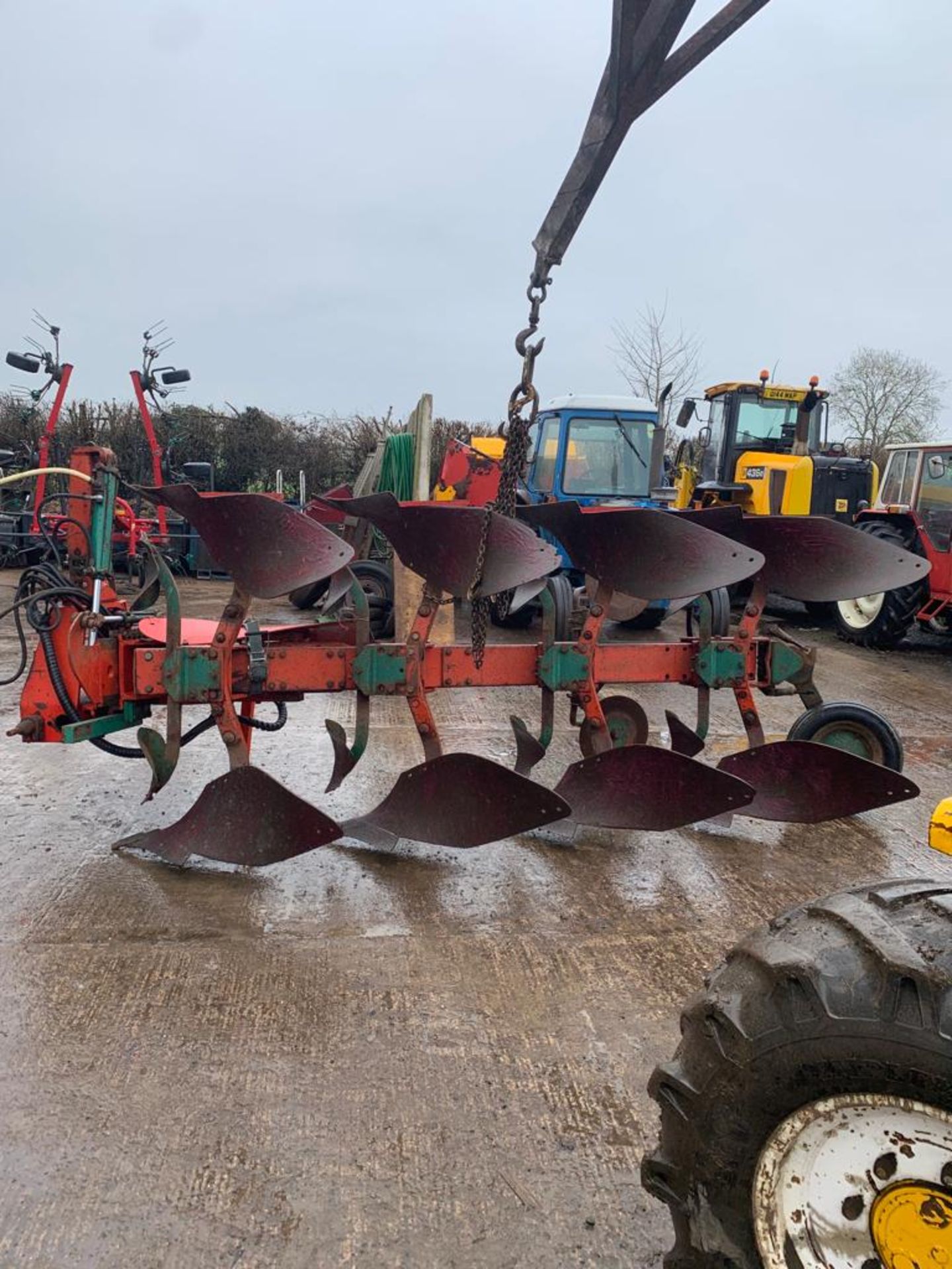 KVERNELAND 4 FURROW PLOUGH - Image 4 of 6