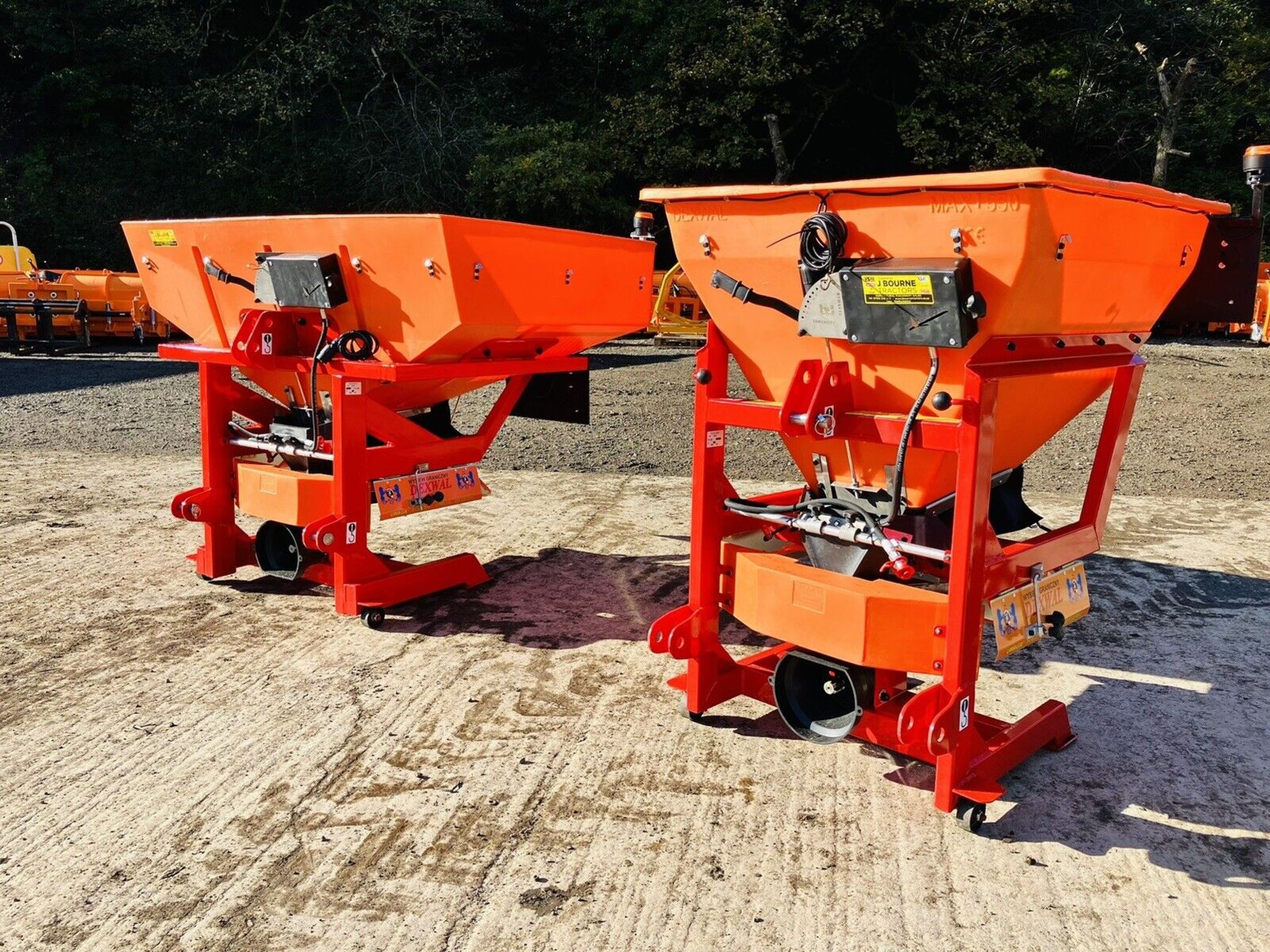 COMPLETE GRITTING SOLUTION: ROAD-READY SALT SPREADER 850L ( 1 TONNE ) - Image 10 of 11