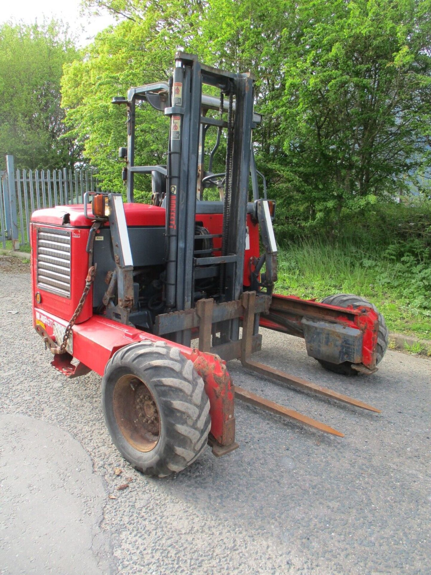 2008 MOFFETT M5 25.3: HEAVY-DUTY FORKLIFT