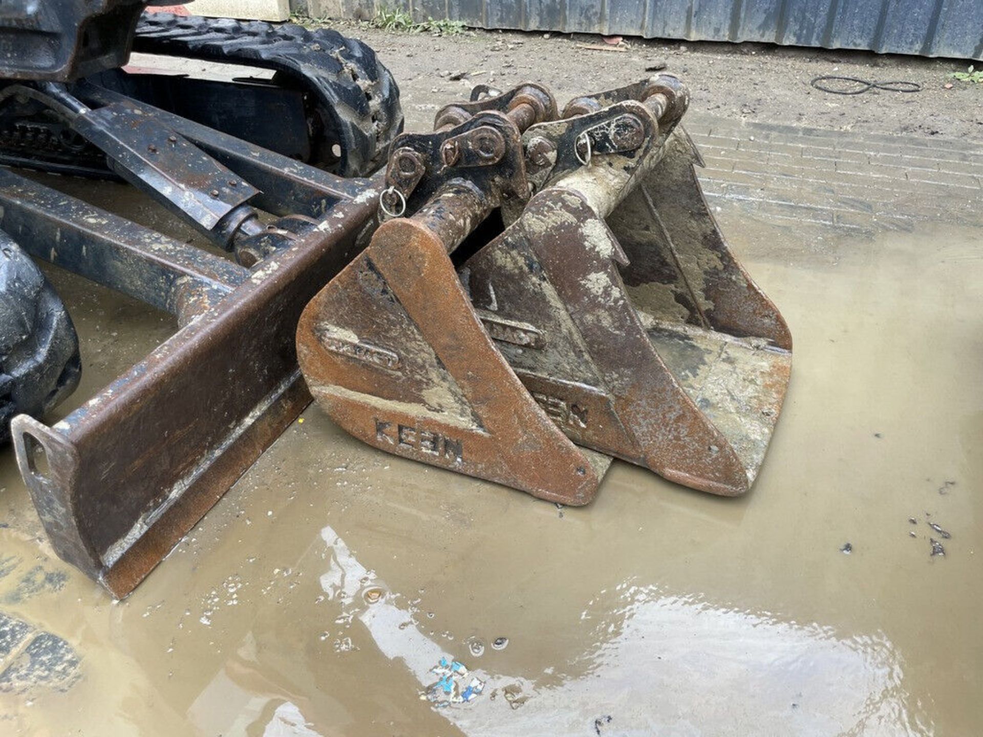 2017 KUBOTA U27-4: RED KEY PRECISION WITH 3290 HRS AND RECENT SERVICE - Image 3 of 8