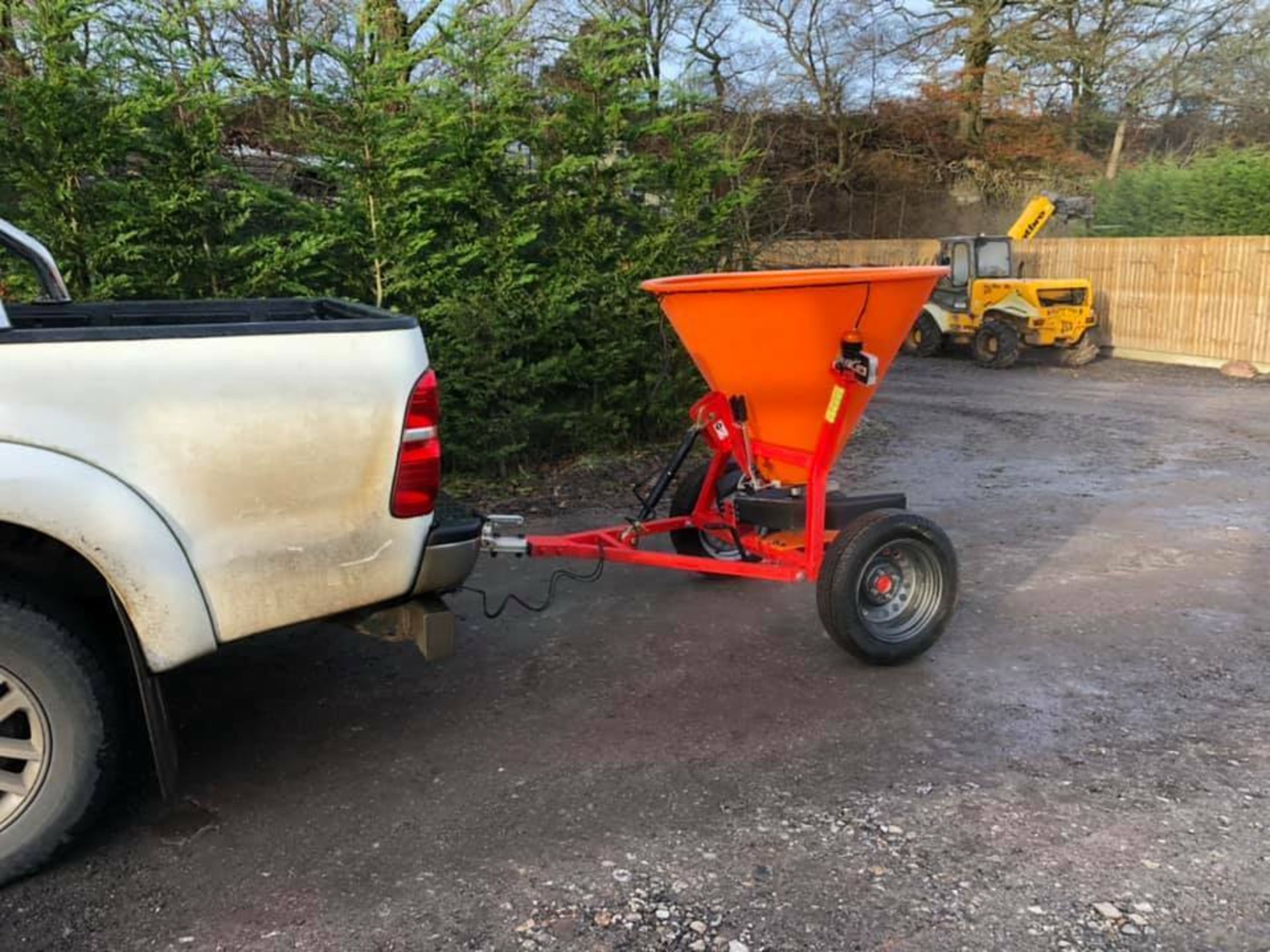 SNOW SOLUTION: NEW 3PL MOUNTED SALT SPREADERS 550L - Image 2 of 10
