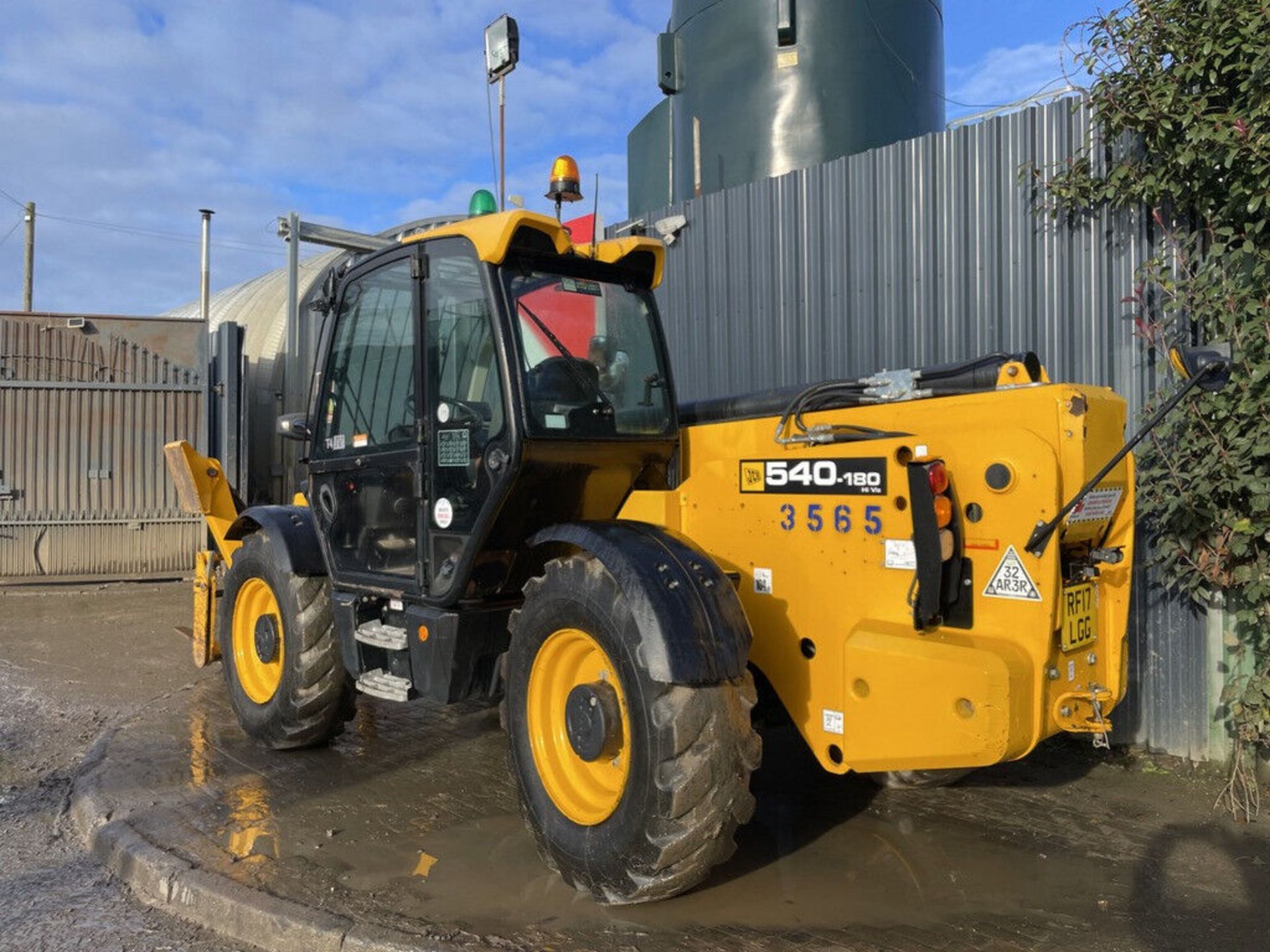 2017 JCB 540-180: REACHING NEW HEIGHTS WITH 6328 HOURS OF POWER - Image 12 of 12