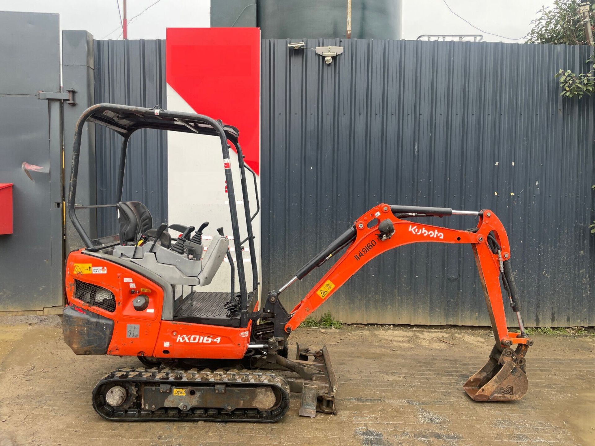 2015 KUBOTA KX016-4: UNLEASH EFFICIENCY WITH 2230 PROVEN HOURS - Image 5 of 10