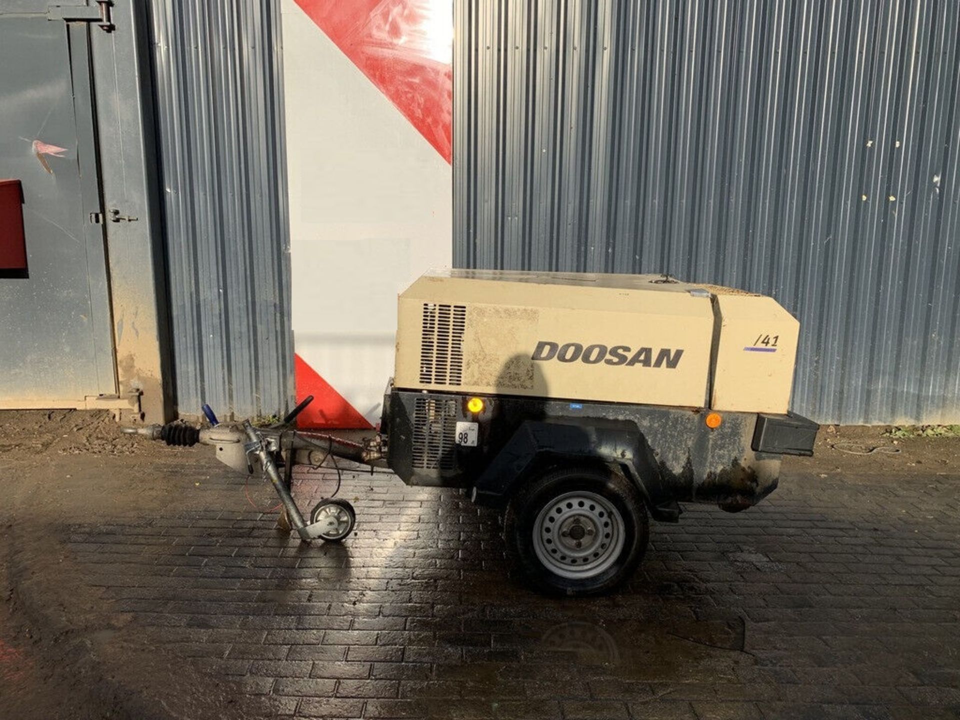 2015 DOOSAN 7/41 COMPRESSOR: EFFICIENT AIR POWER WITH 1086 HOURS - Image 2 of 9