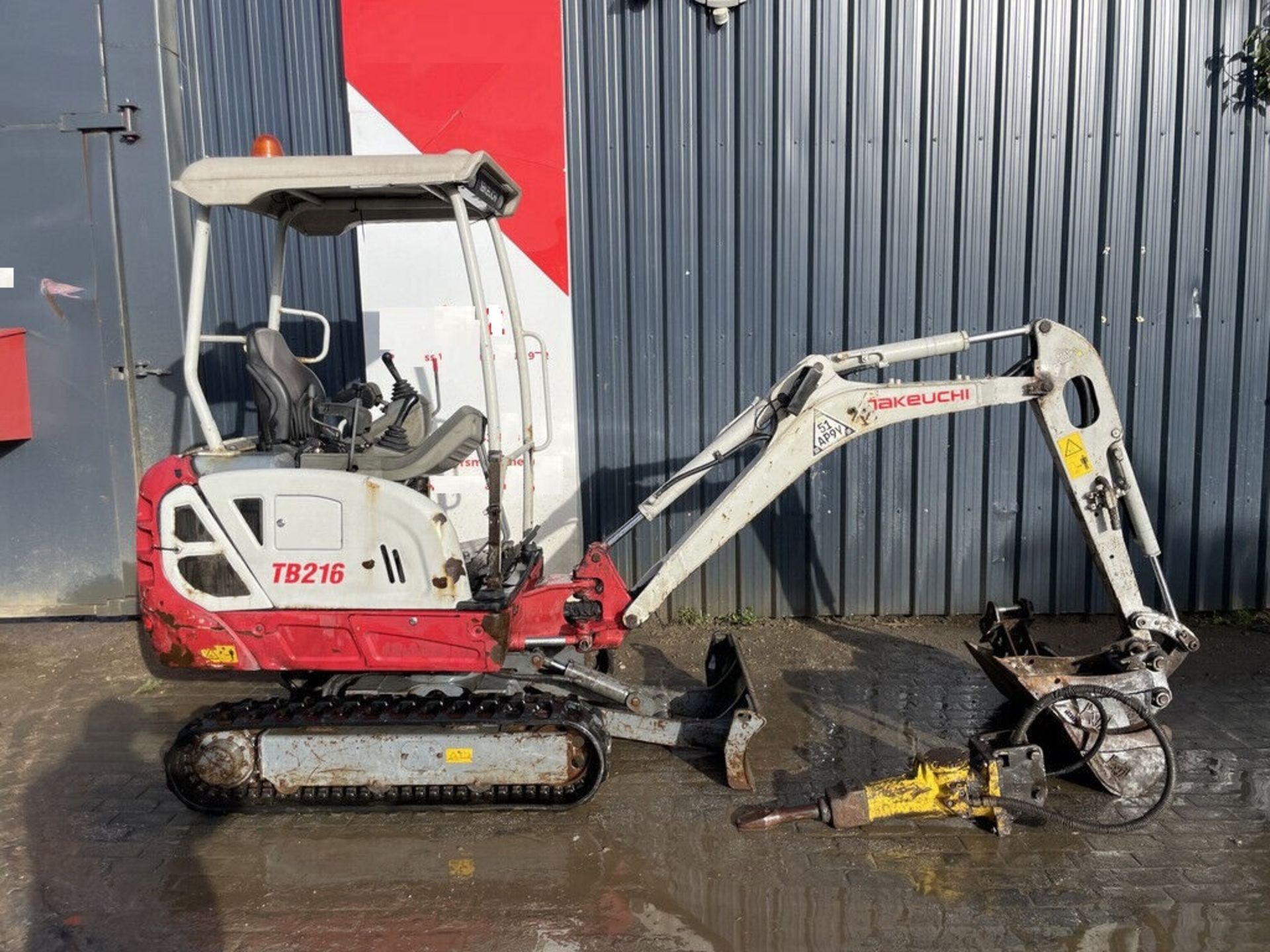 LOW-HOUR BEAST: 2017 TAKEUCHI TB216 MINI EXCAVATOR - Image 3 of 9