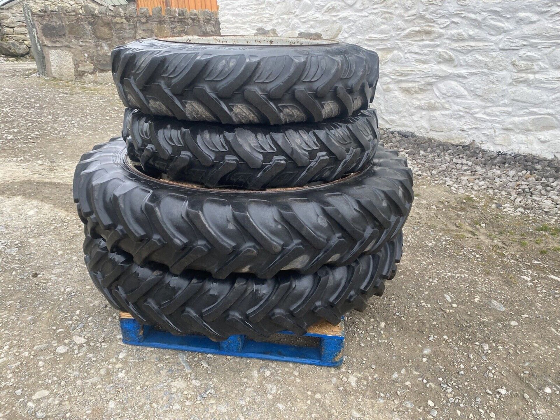 HIGH-QUALITY TIRES: FRONT 11.2R32, REAR 12.4R46