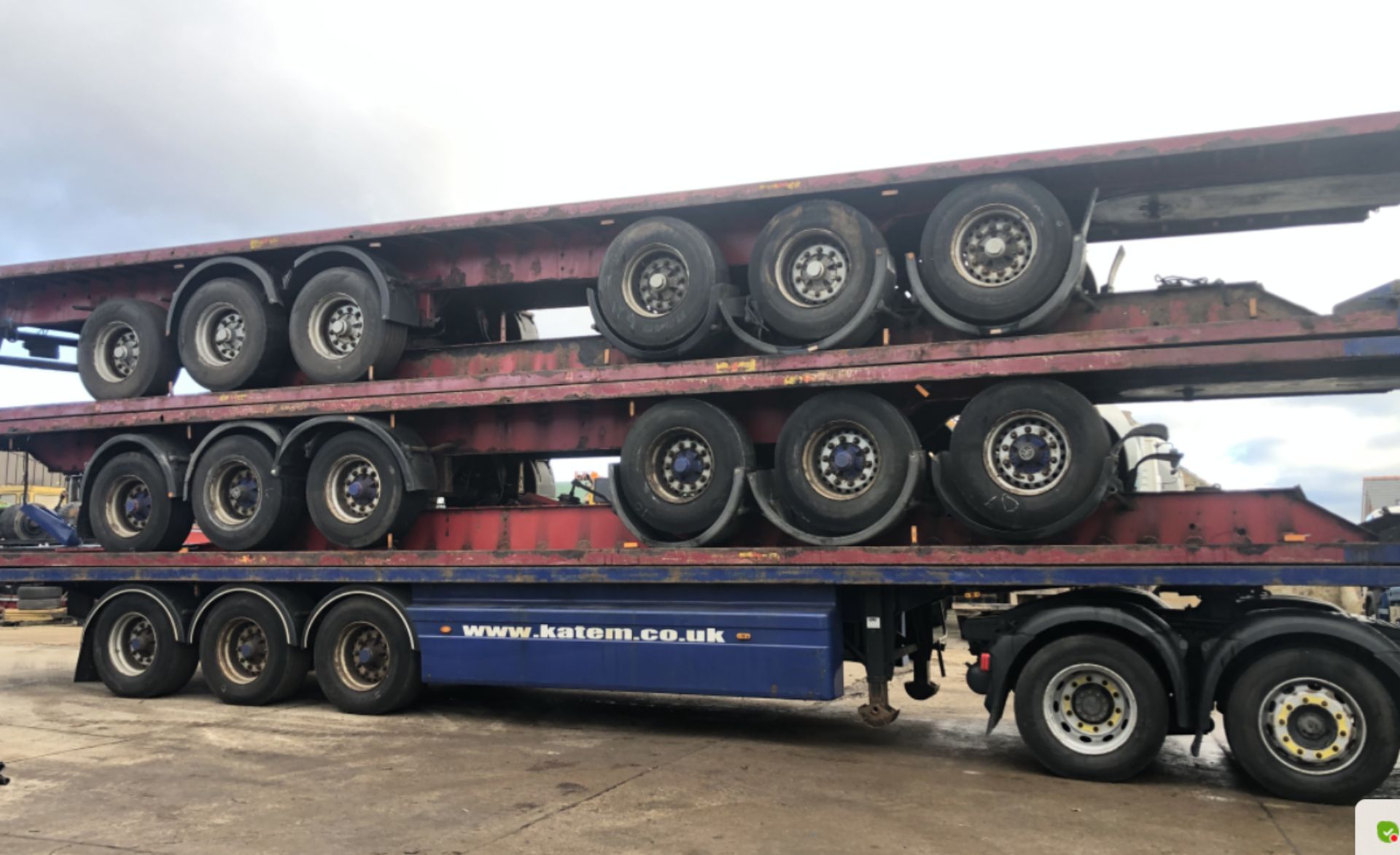 STACK OF 5 X13.6 METRE TRIAXLE FLAT TRAILORS BPW A - Image 4 of 9