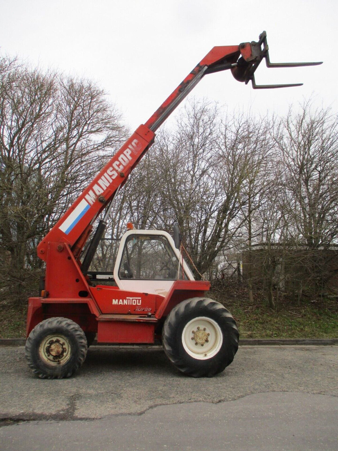 MANITOU 425: POWER PACKED 2.5 TON TURBO DIESEL TELEHANDLER - Image 15 of 15