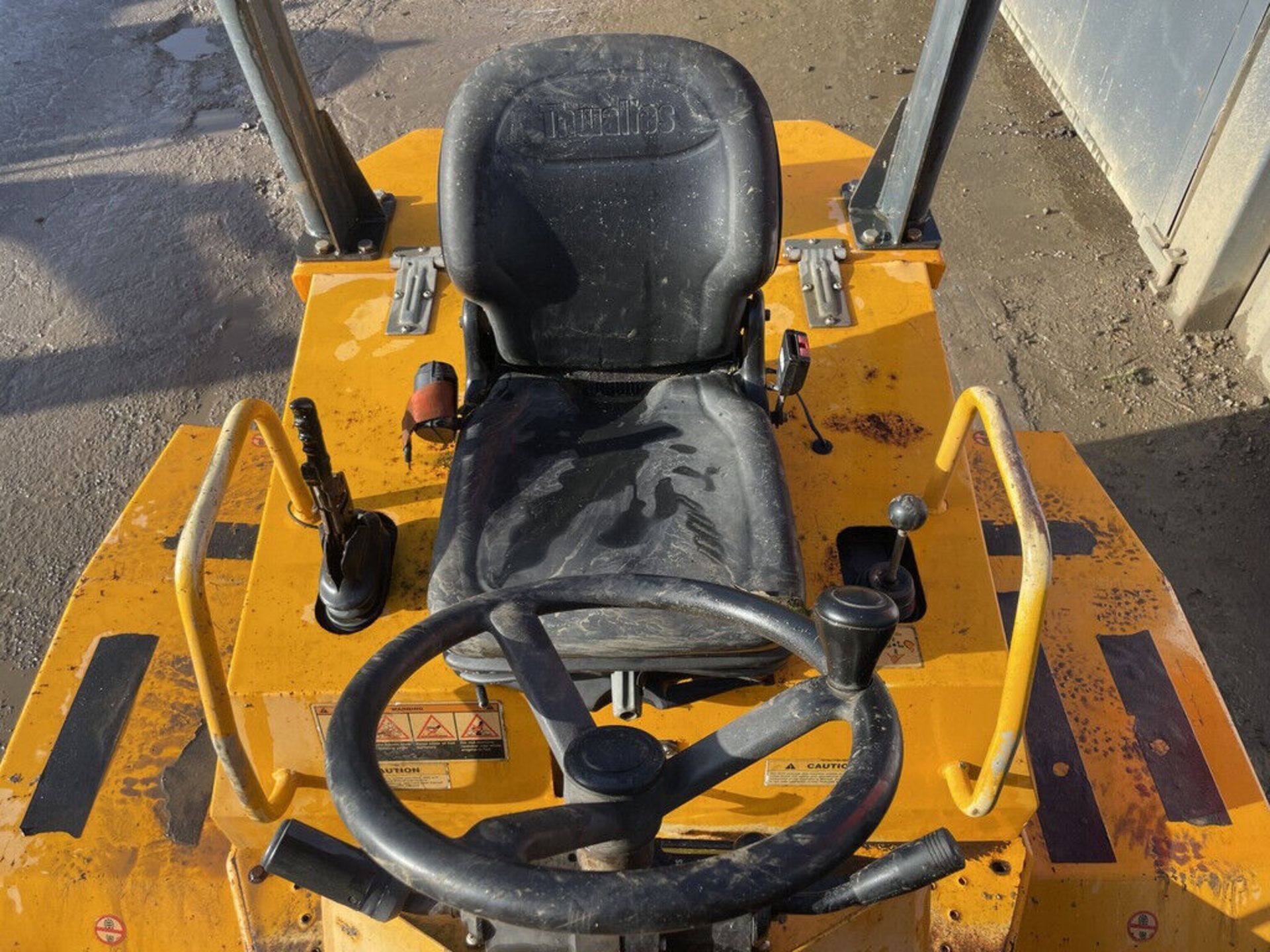 POWERFUL PERFORMANCE: 2016 THWAITES 6-TON SWIVEL DUMPER - Image 4 of 8