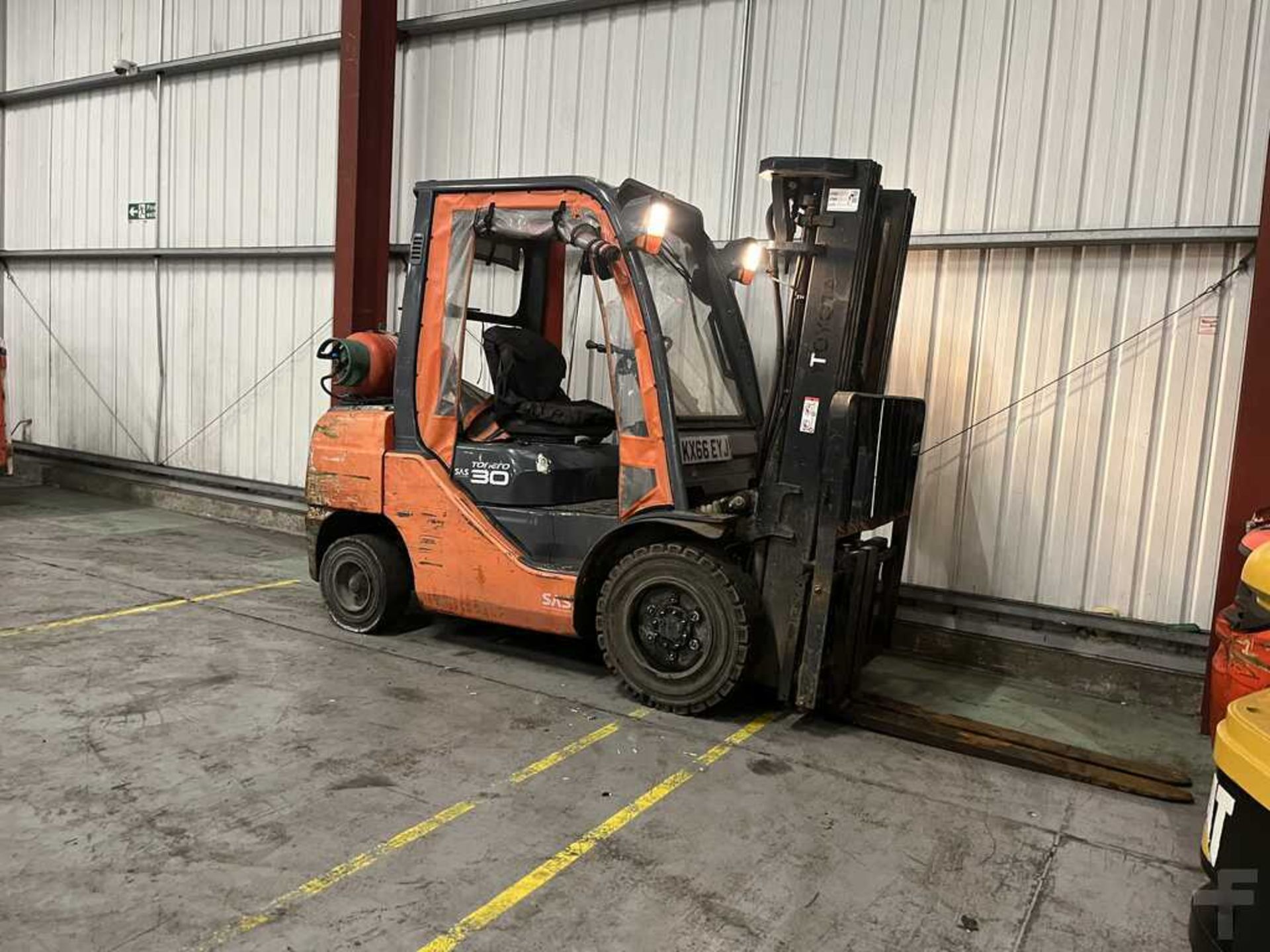 LPG FORKLIFTS TOYOTA 02-8FGF30 - Image 2 of 4