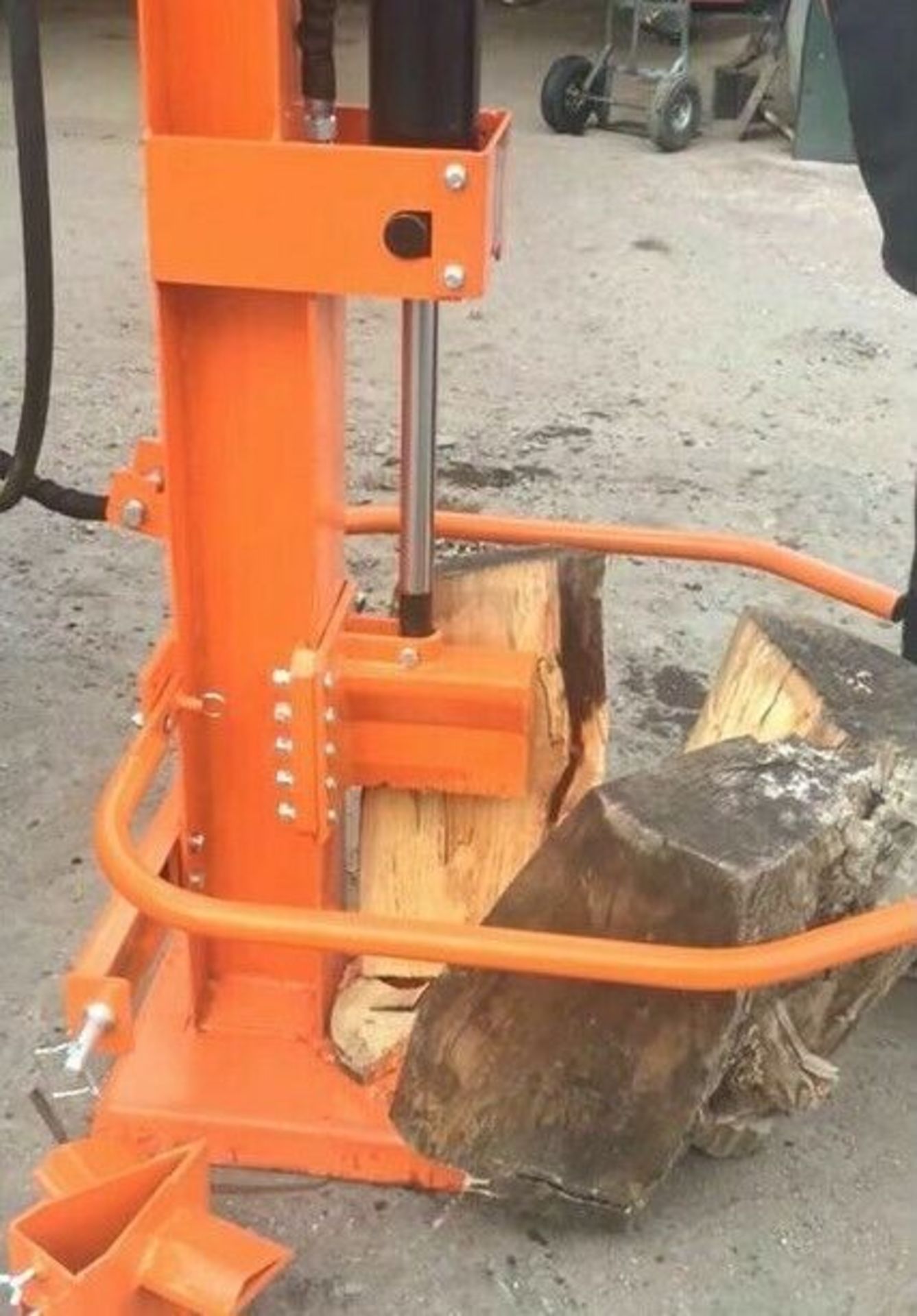 NEW TRACTOR MOUNTED LOG SPLITTER - Image 8 of 11