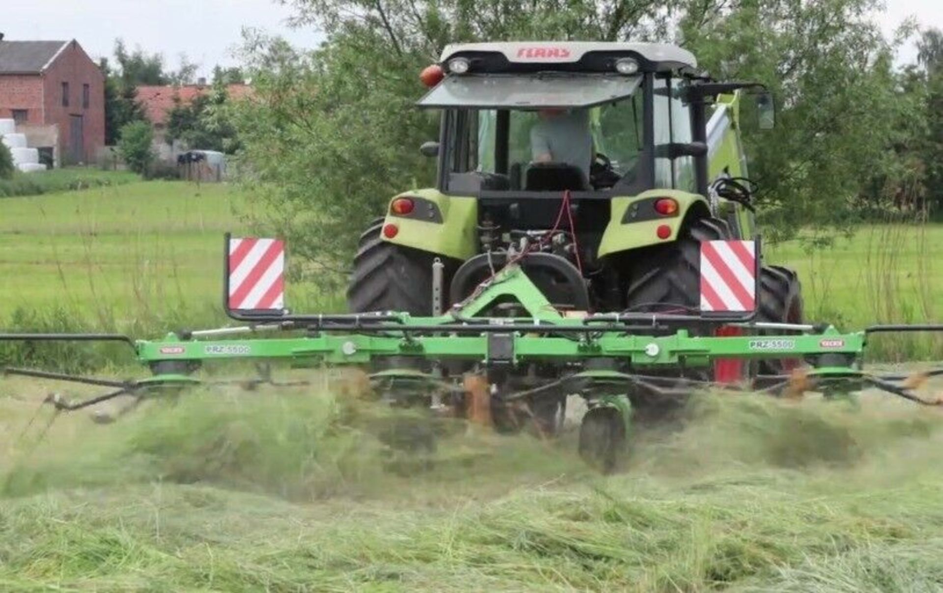 EFFICIENT PRECISION: QUICK CHANGE BLADES ON TALEX MOWERS 1.65M ( 5FT 6 )