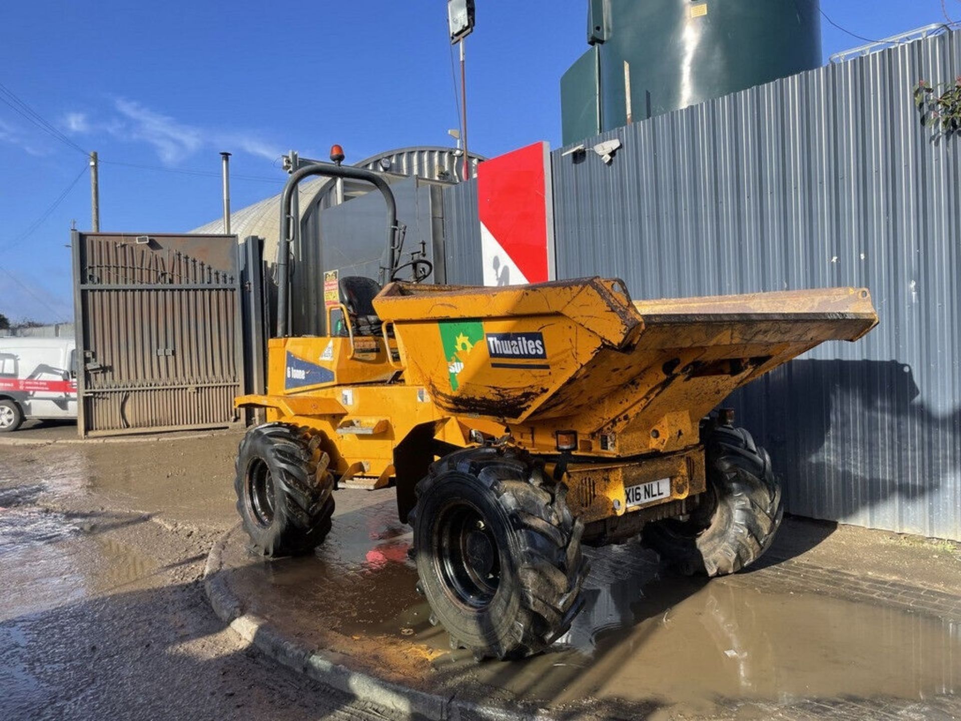 POWERFUL PERFORMANCE: 2016 THWAITES 6-TON SWIVEL DUMPER - Image 6 of 8