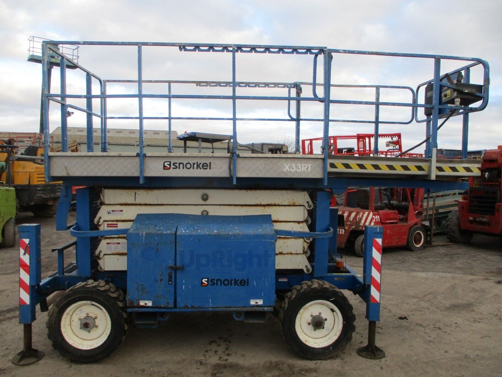 2007 UPRIGHT X33RT: 12M WORKING HEIGHT, SELF-PROPELLED - Image 12 of 14