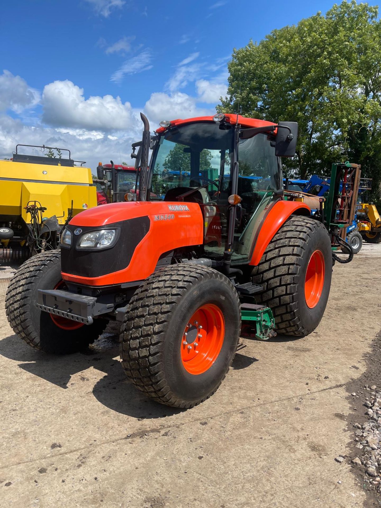 2012 KUBOTA M8450 TRACTOR MOWERS - Image 4 of 15