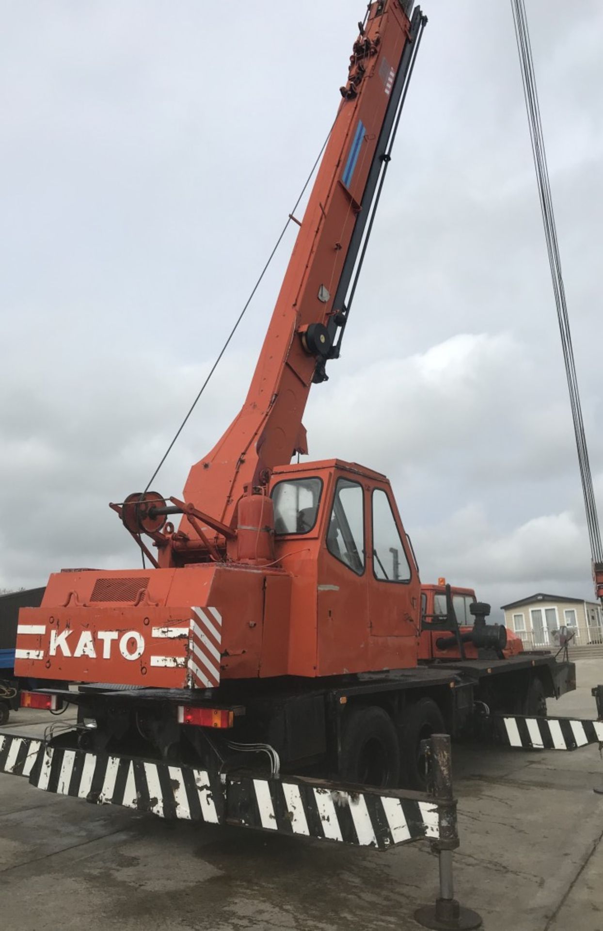 KATO NK200 BE 25 TON TRUCK CRANE - Image 2 of 26