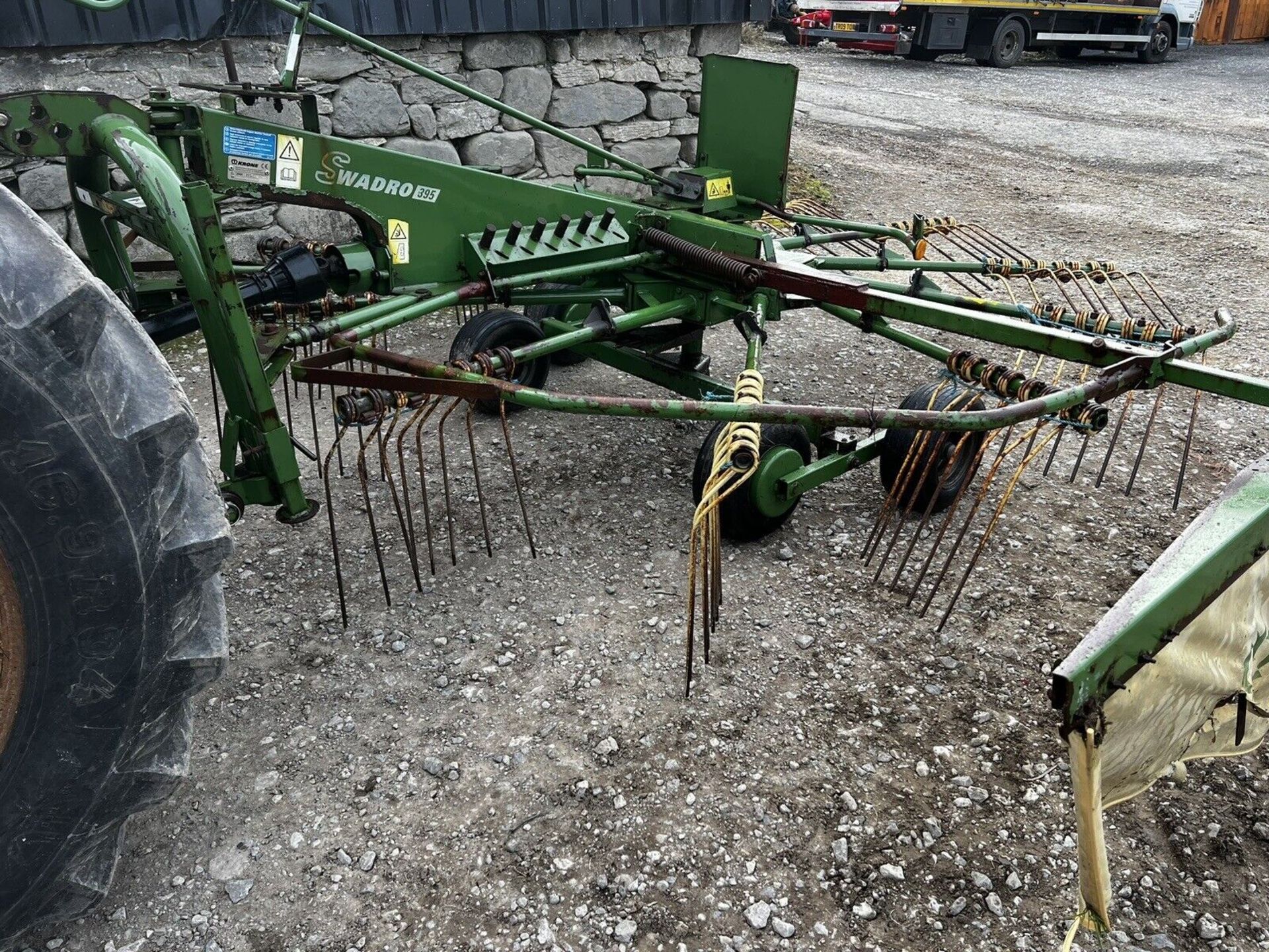 FUNCTIONAL KRONE SWADRO 395 HAY RAKE - Image 5 of 6