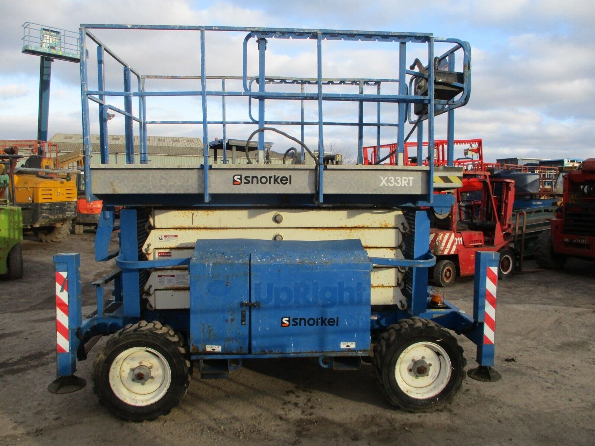 2007 UPRIGHT X33RT: 12M WORKING HEIGHT, SELF-PROPELLED - Image 8 of 14