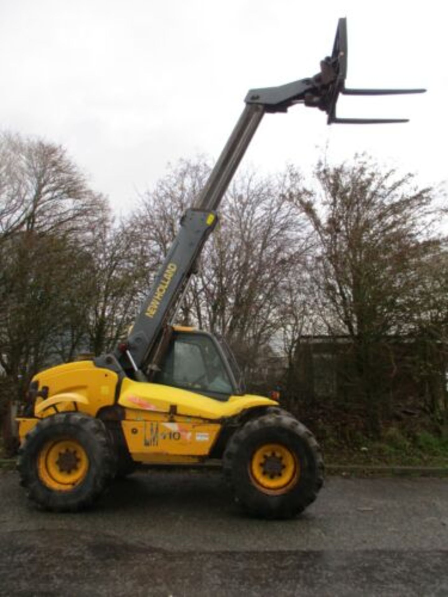 NEW HOLLAND LM410 TELEHANDLER: 2.8 TON LIFT - Image 5 of 8