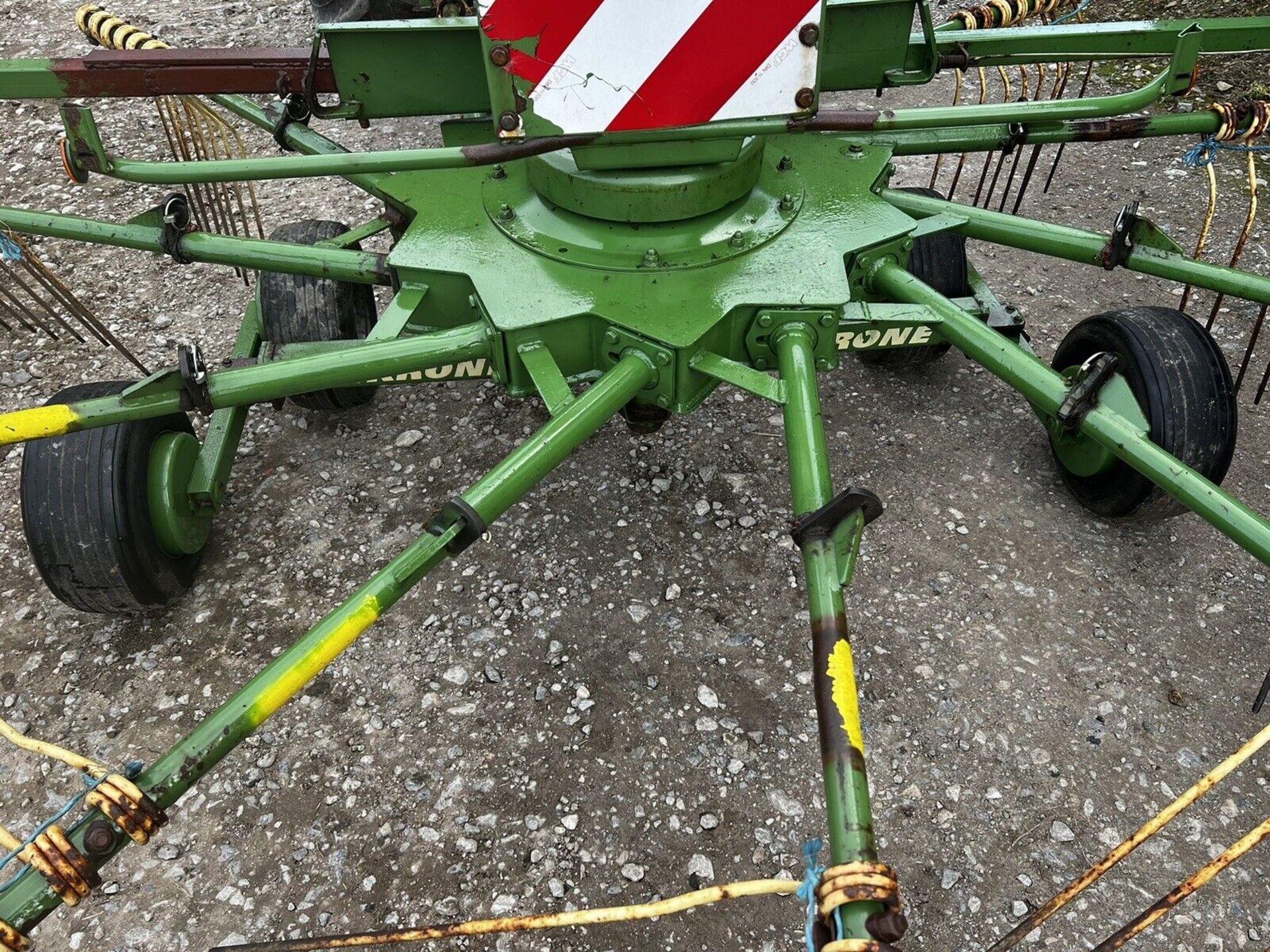 FUNCTIONAL KRONE SWADRO 395 HAY RAKE - Image 4 of 6