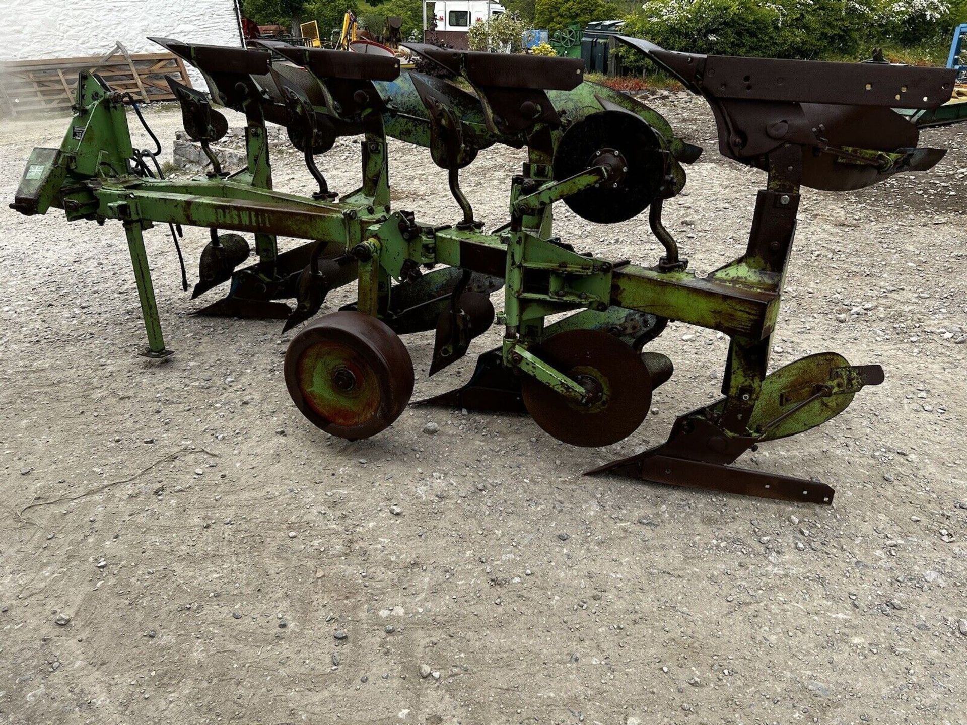 DEPENDABLE USED DOWDESWELL REVERSIBLE PLOUGH