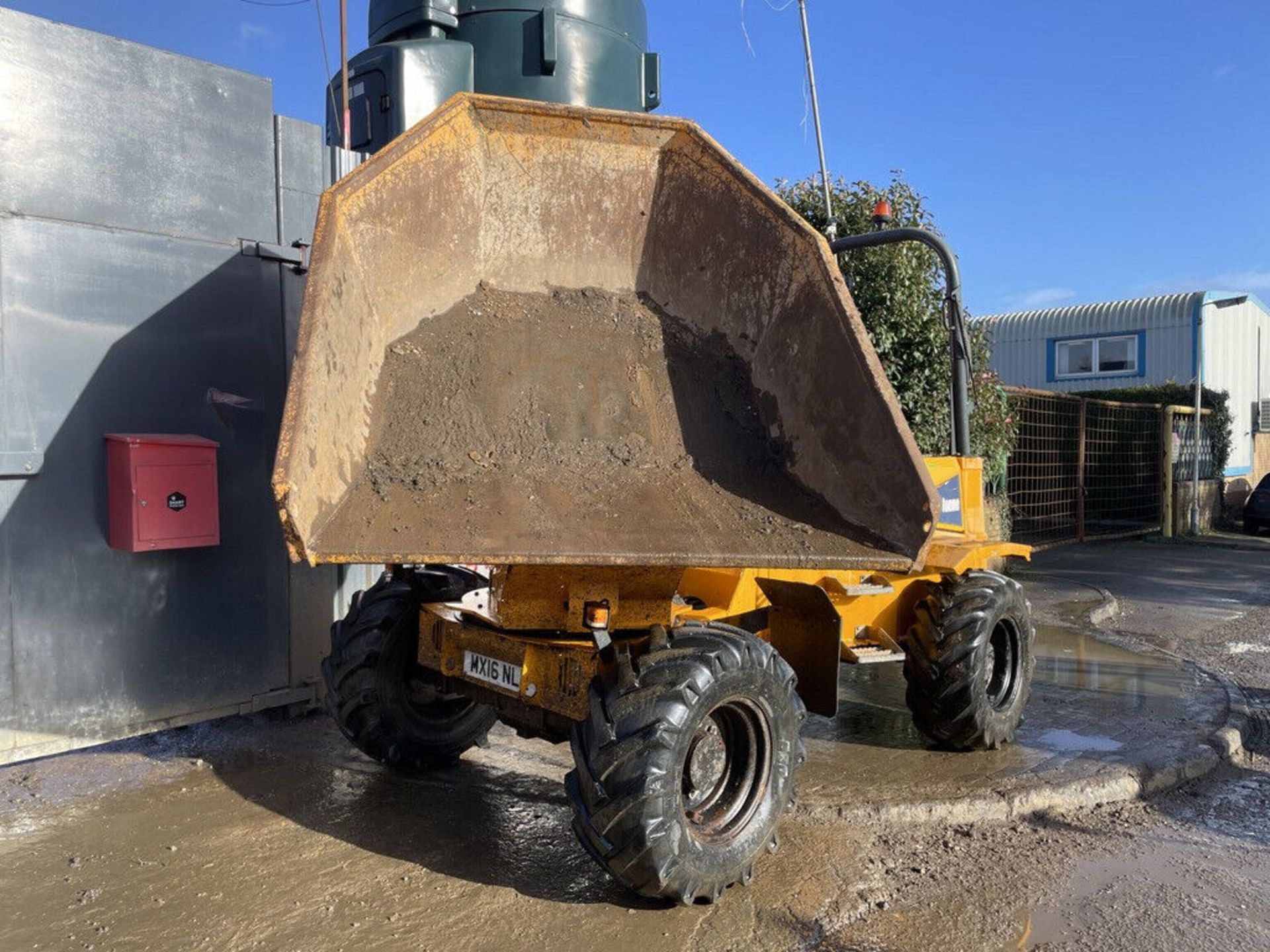 POWERFUL PERFORMANCE: 2016 THWAITES 6-TON SWIVEL DUMPER - Image 2 of 8