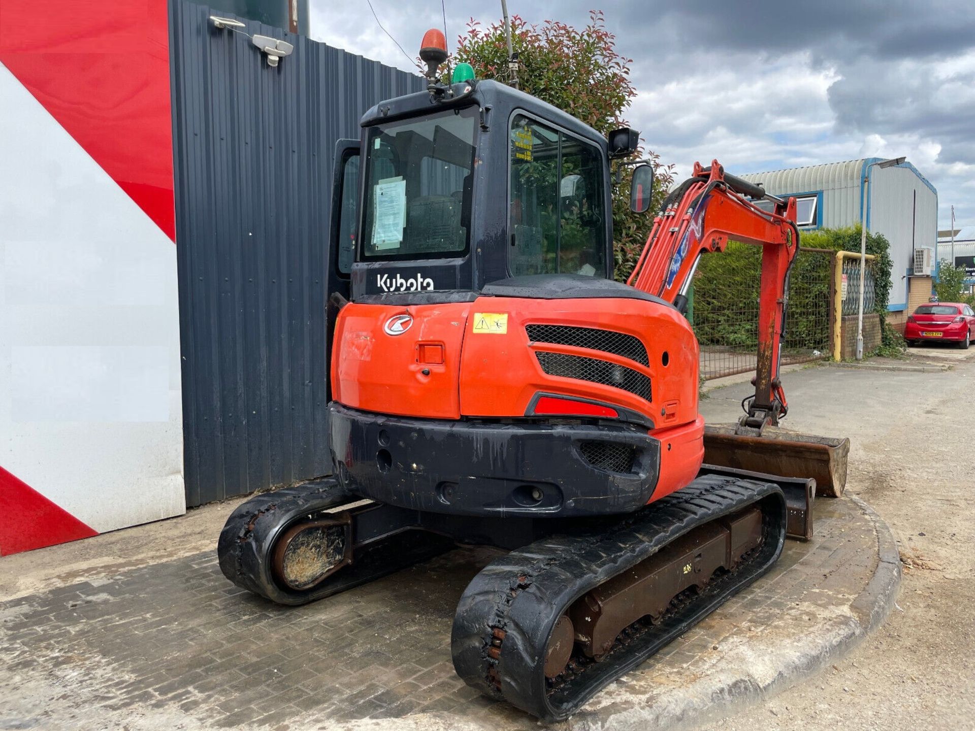 2015 KUBOTA U48-4: 3450 HOURS OF MINI EXCAVATOR EXCELLENCE - Image 4 of 12