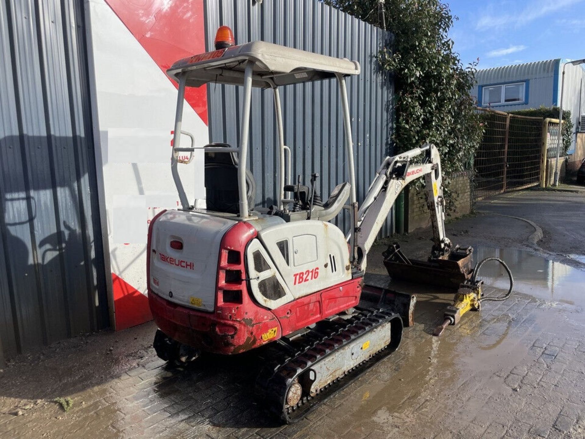 LOW-HOUR BEAST: 2017 TAKEUCHI TB216 MINI EXCAVATOR