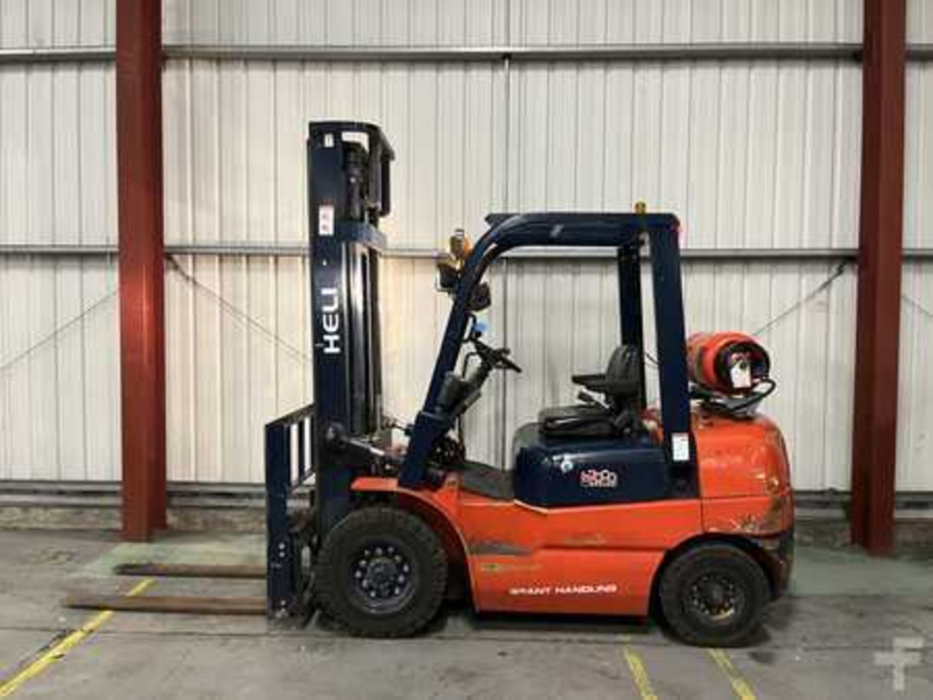 LPG FORKLIFTS HELI HFG25