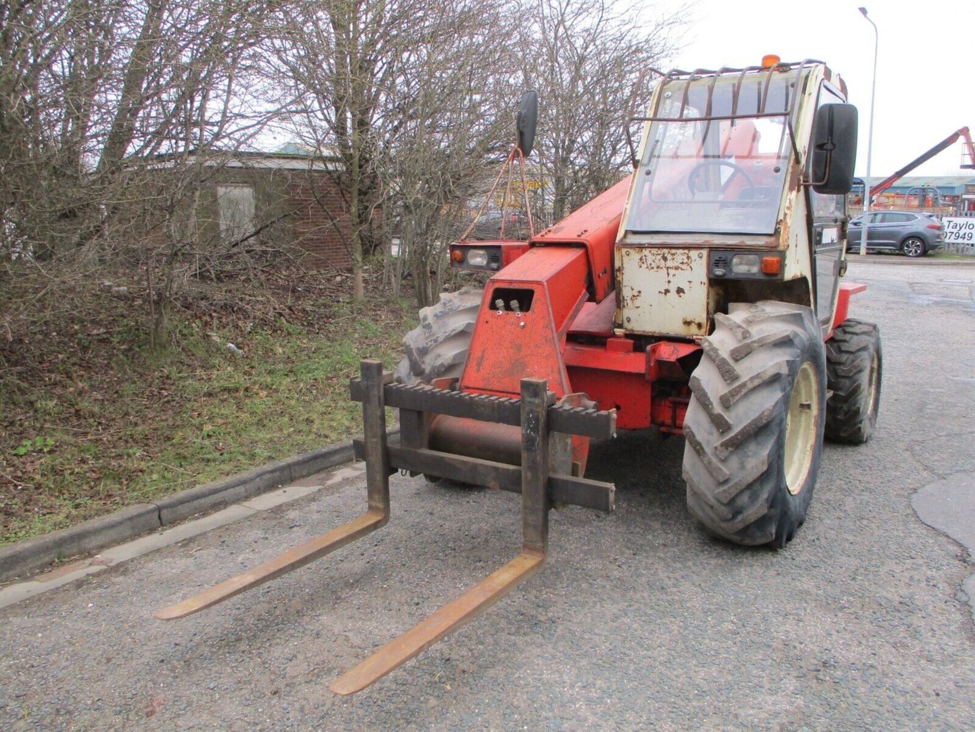 MANITOU 425: POWER PACKED 2.5 TON TURBO DIESEL TELEHANDLER - Image 12 of 15