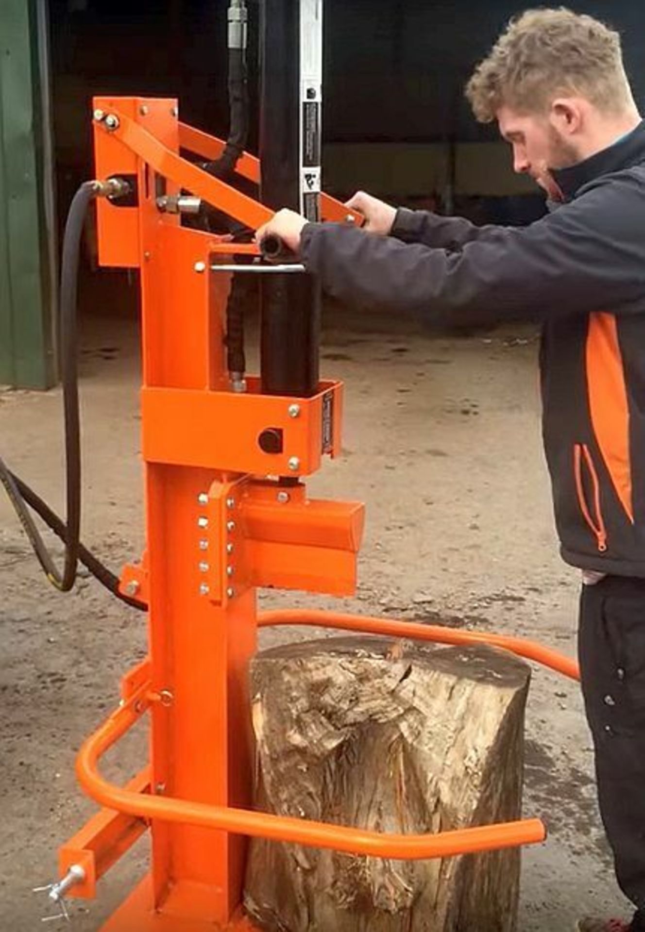 NEW TRACTOR MOUNTED LOG SPLITTER - Image 7 of 11