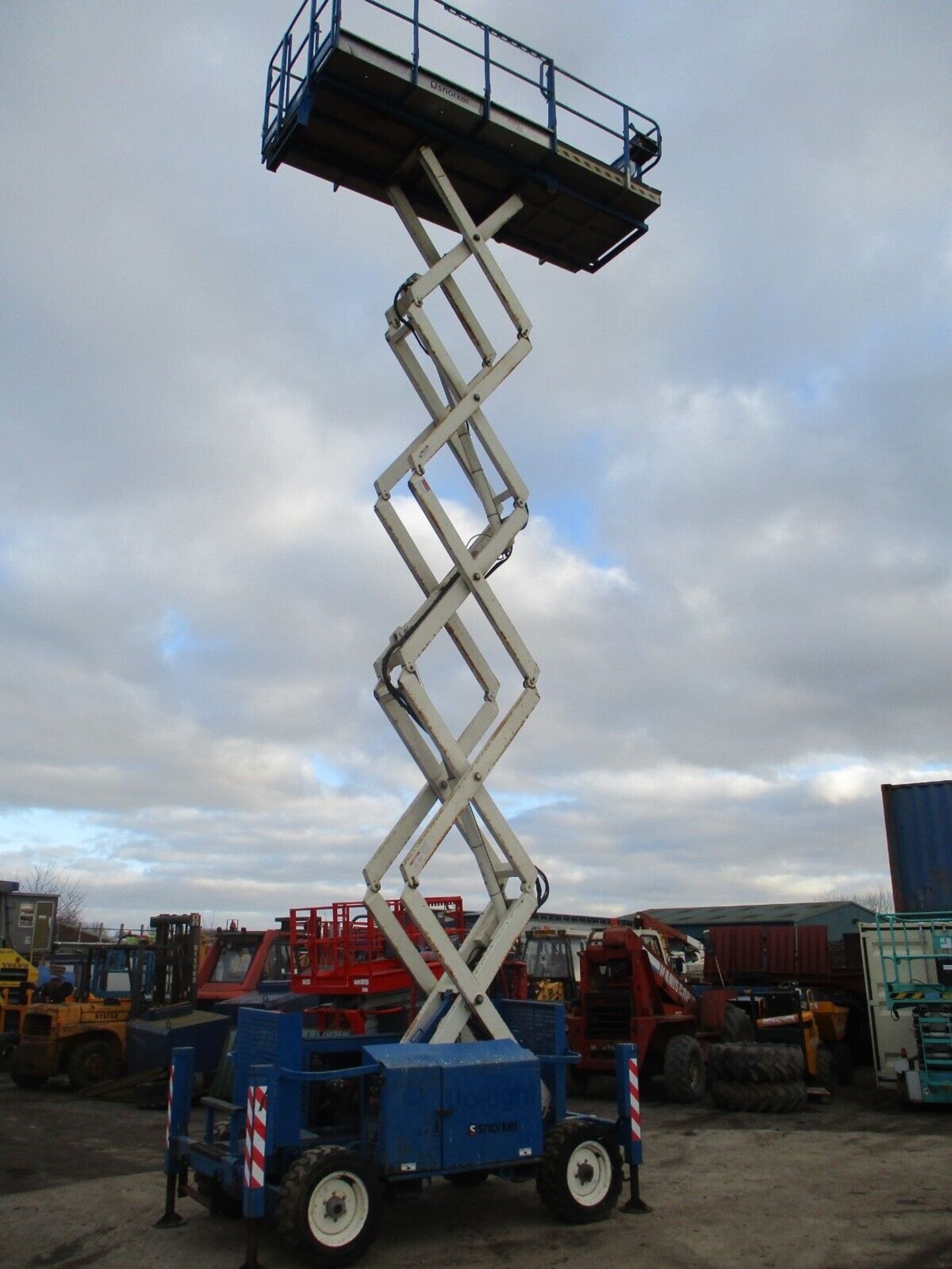 2007 UPRIGHT X33RT: 12M WORKING HEIGHT, SELF-PROPELLED - Image 2 of 14