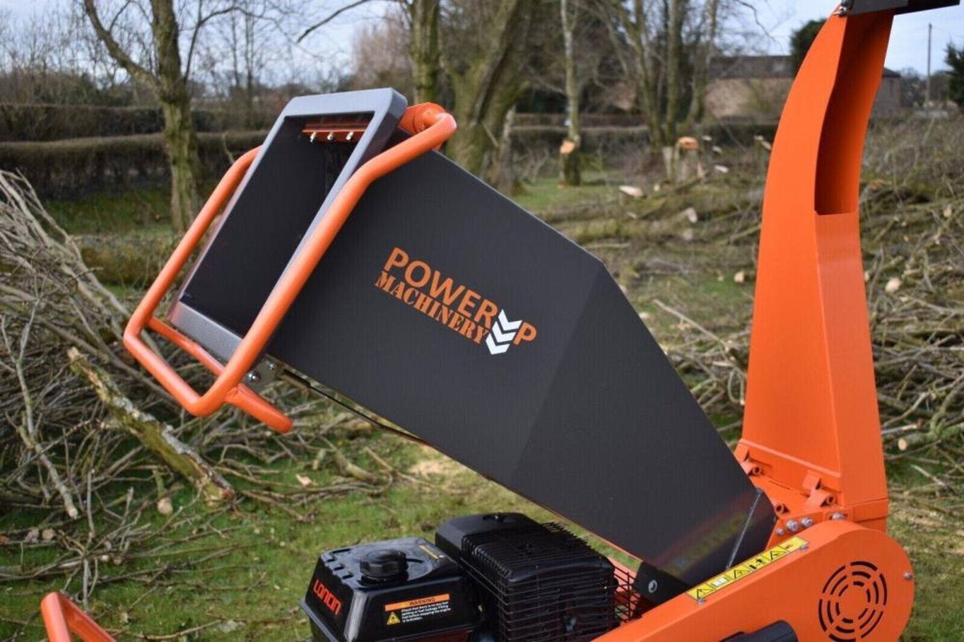 WOOD WARRIOR: 3.5" CAPACITY HEAVY-DUTY CHIPPER WITH 15HP PETROL POWER - Image 5 of 5