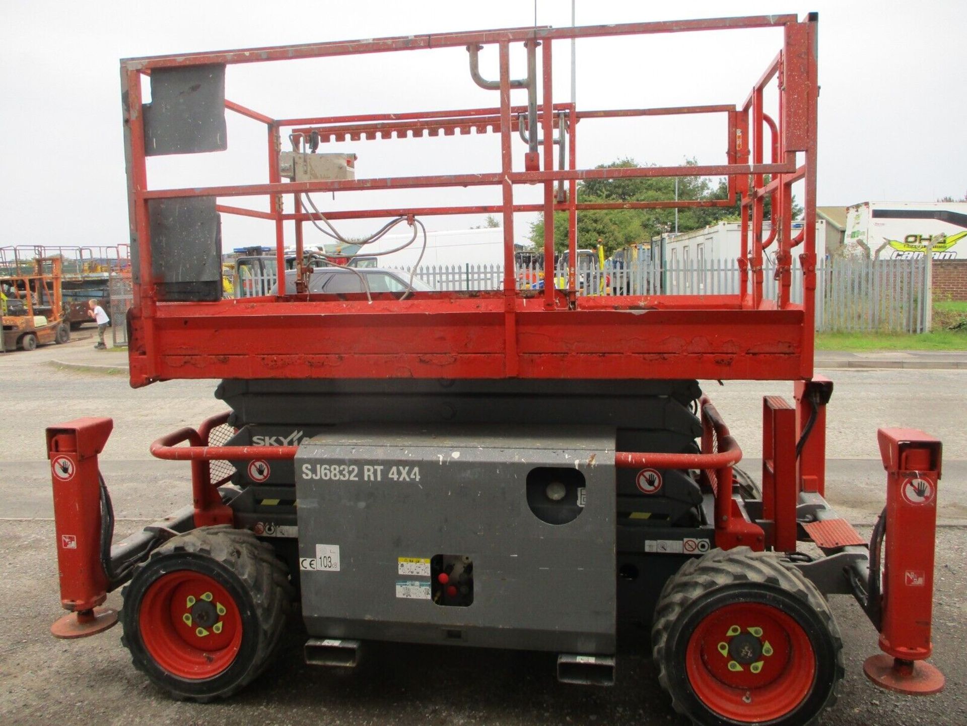 2014 SKYJACK SJ6832 SCISSOR LIFT - Image 9 of 11